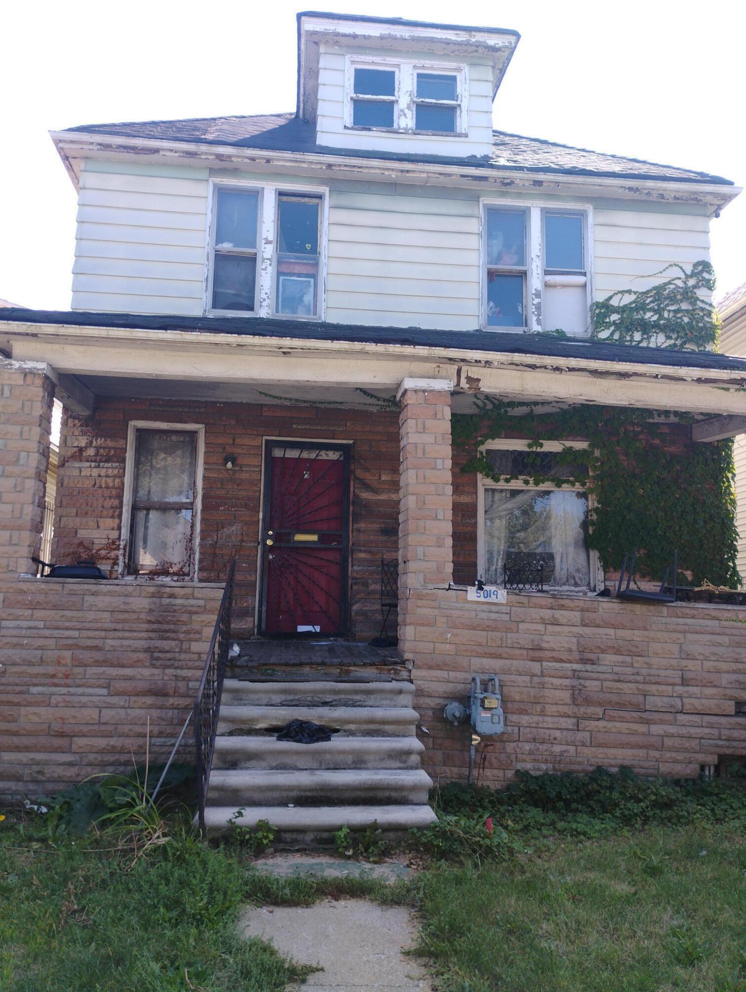 5019 Larchmont Property Photo 1