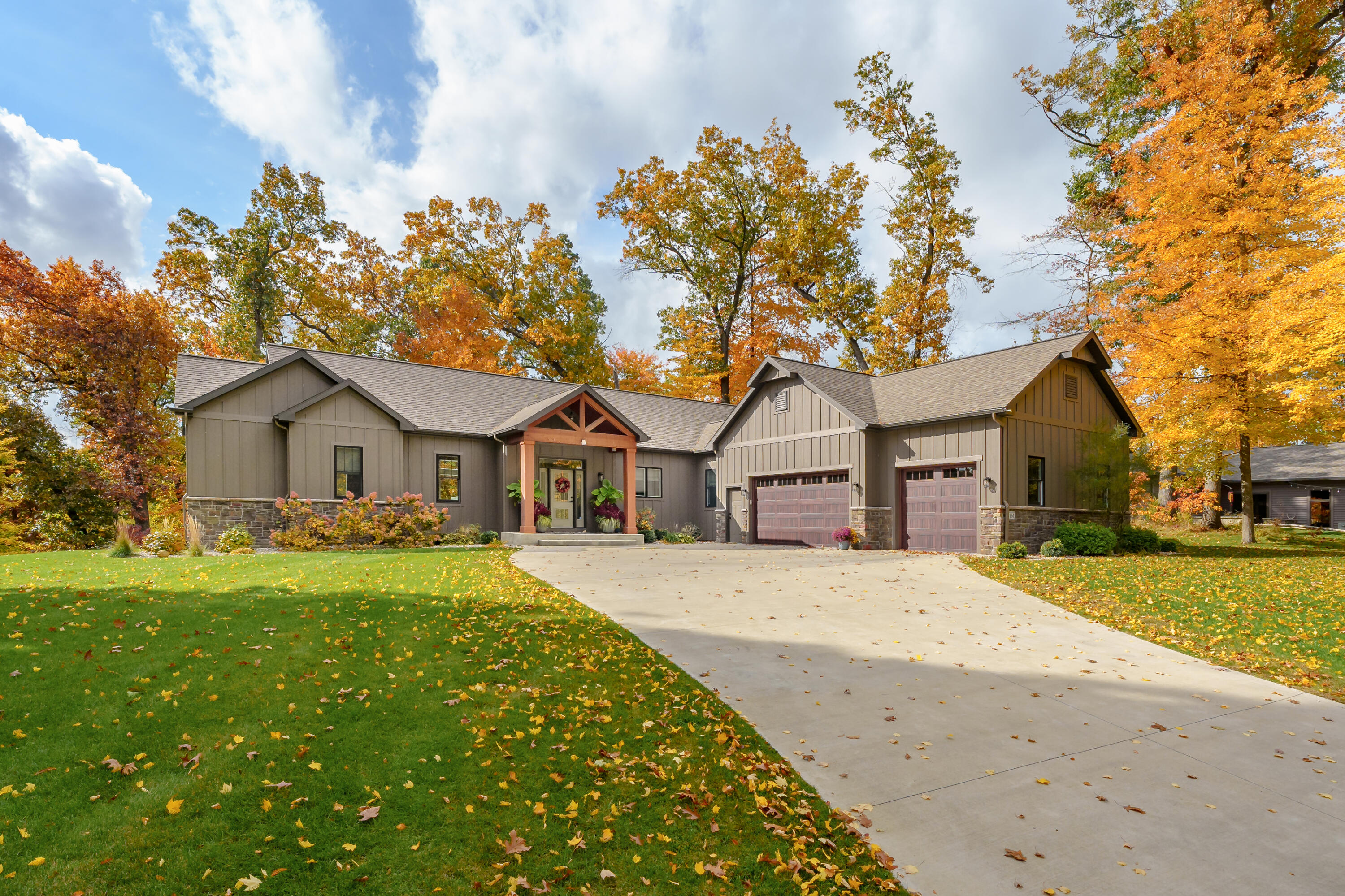 Bentwood Shores Real Estate Listings Main Image