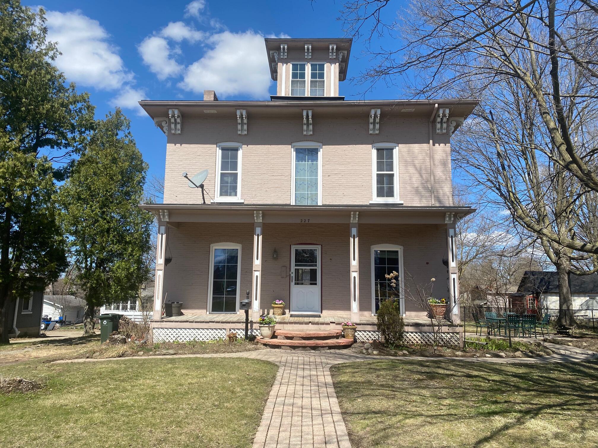 227 Railroad Street Property Photo
