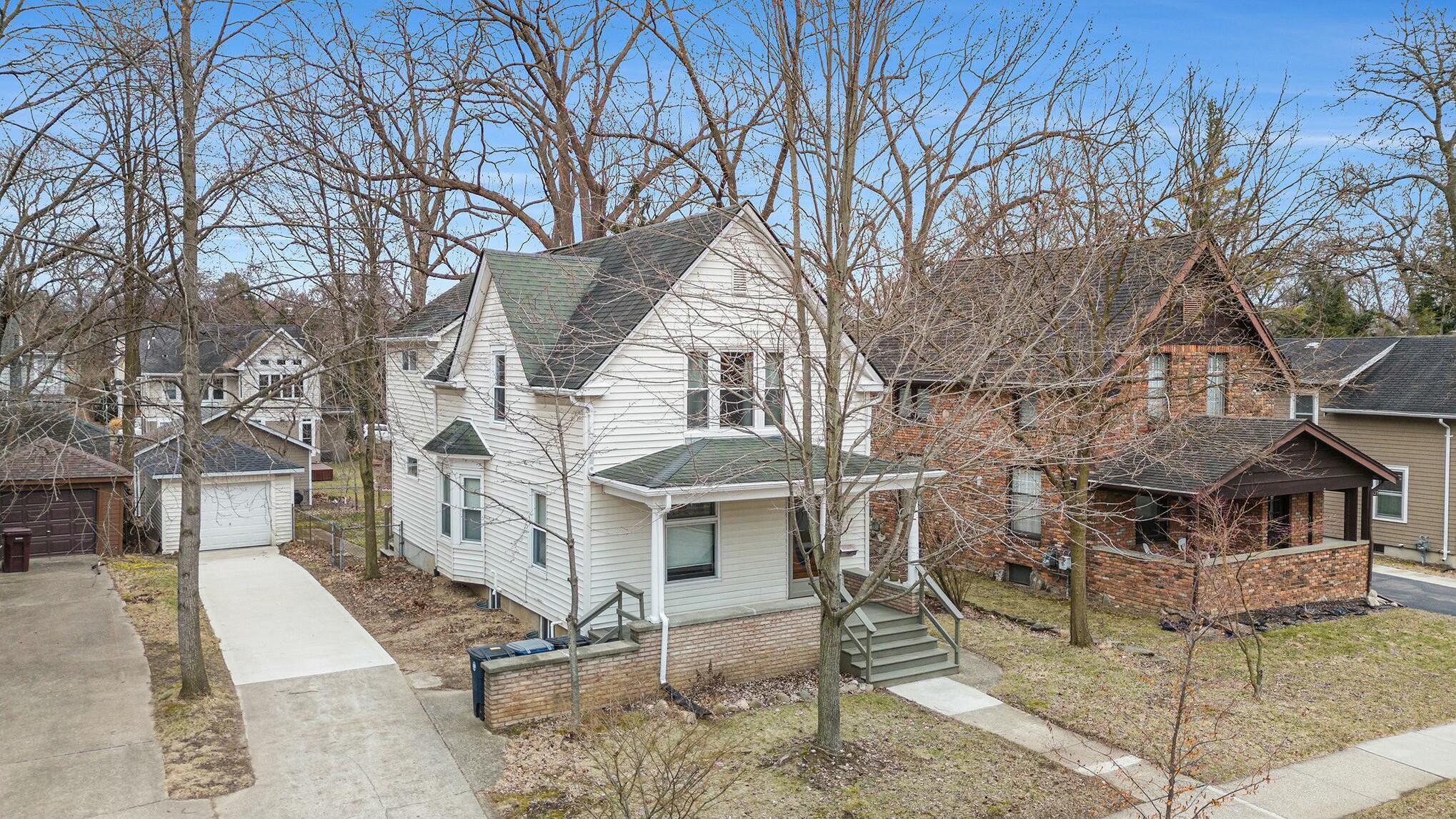 1219 S Forest Avenue Property Photo