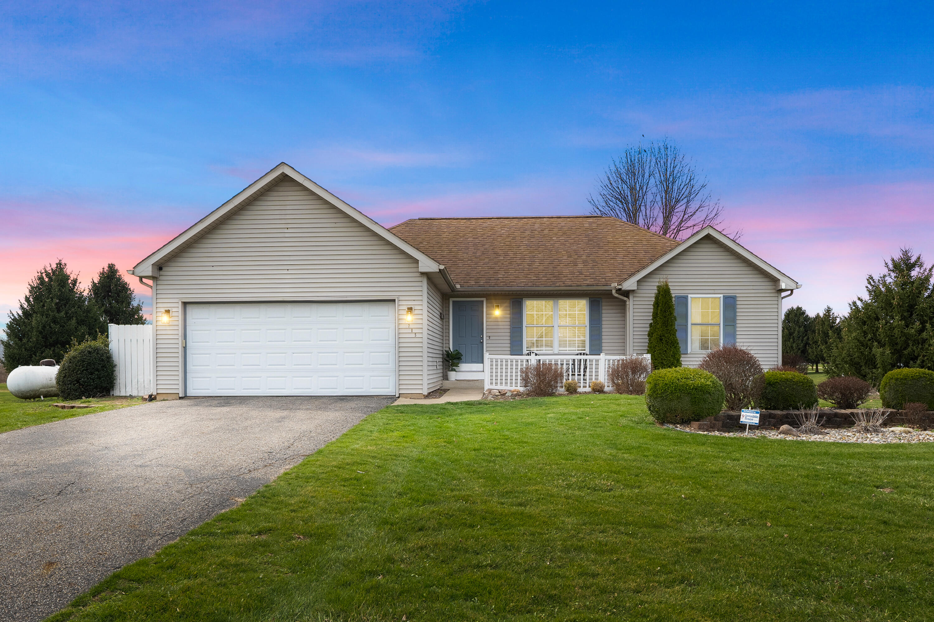 7785 Countryside Lane Property Photo
