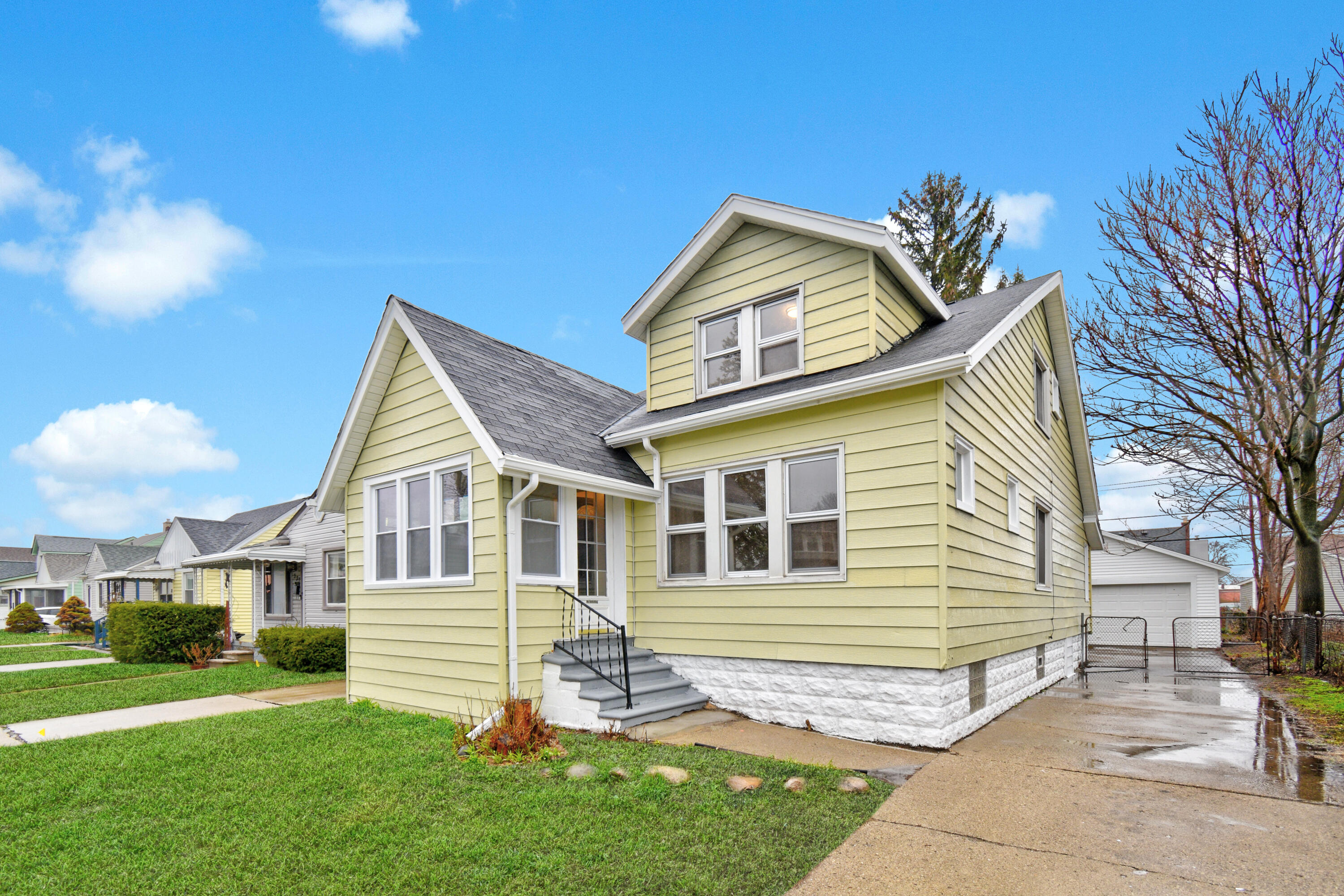 345 E Goulson Avenue Property Photo