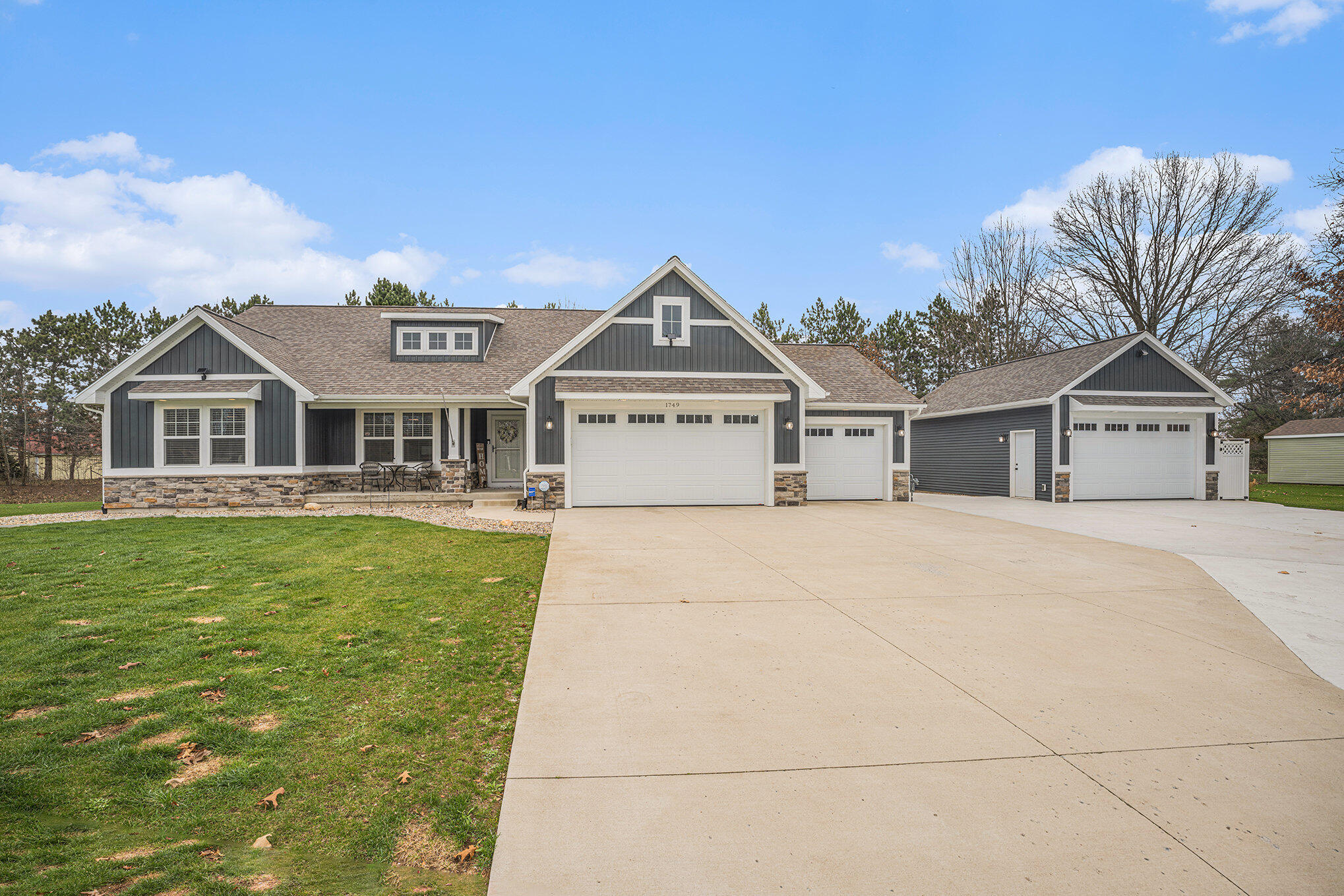 1749 Fairview Drive Property Photo