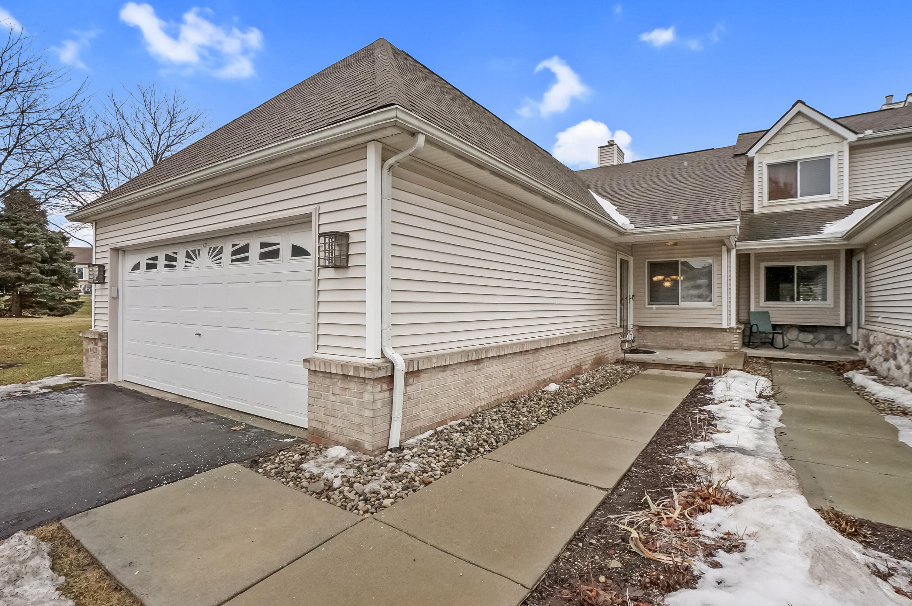 61023 Evergreen Court Property Photo