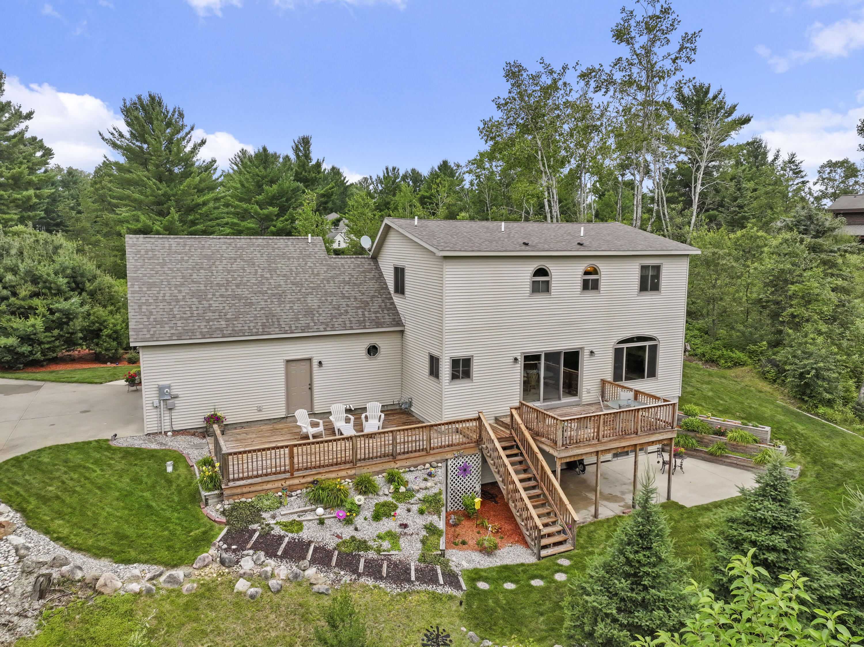 627 White Pine Drive Property Photo