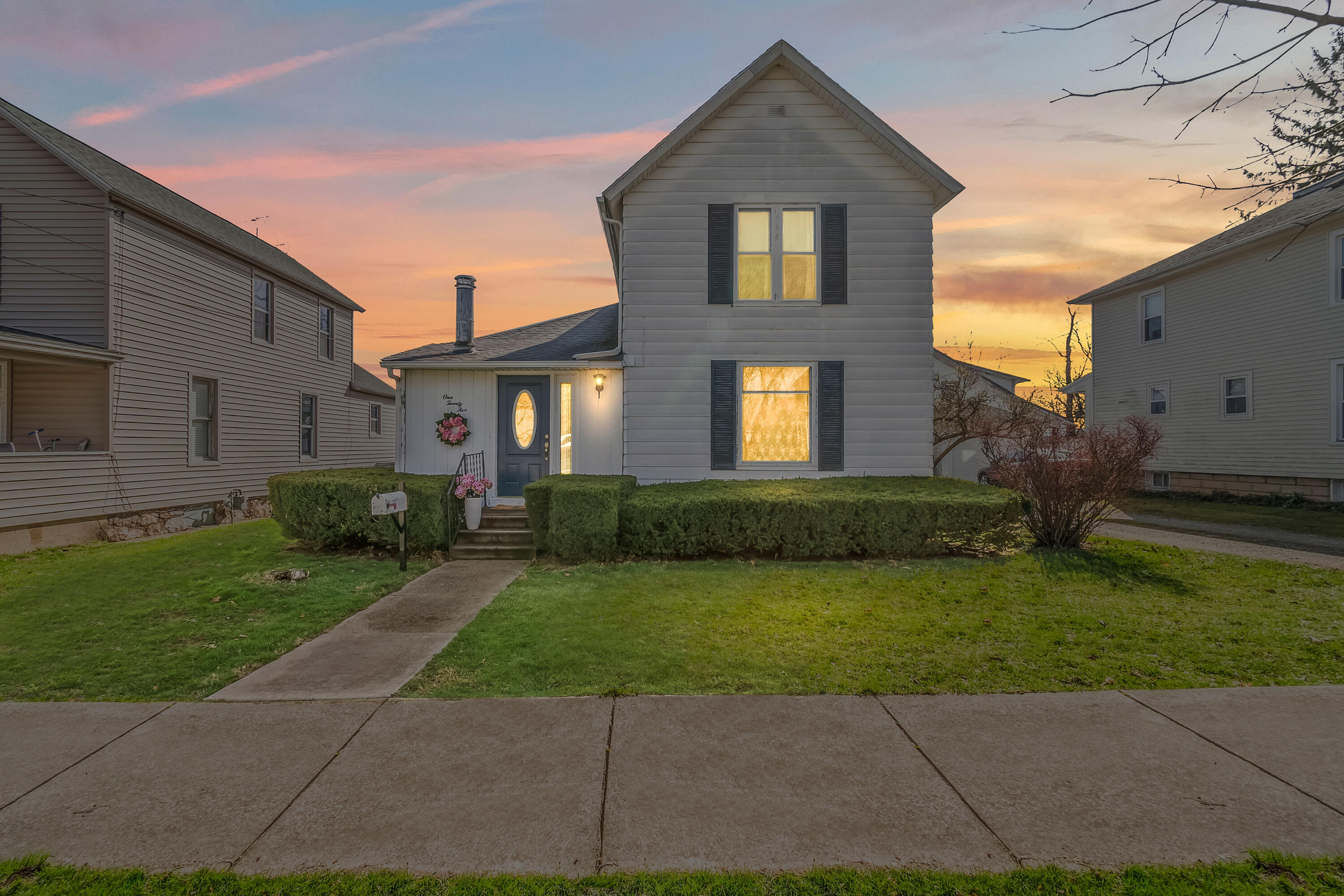 125 Budlong Street Property Photo
