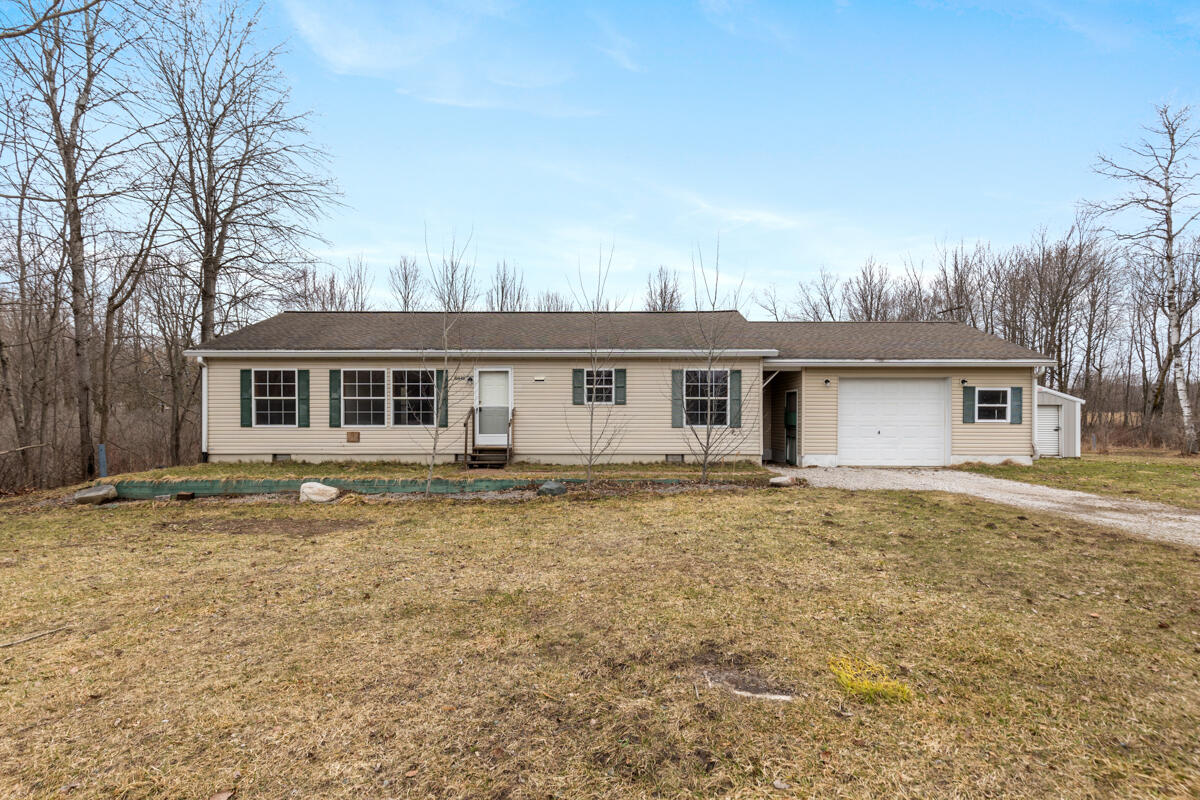 10640 20 Mile Road Property Photo