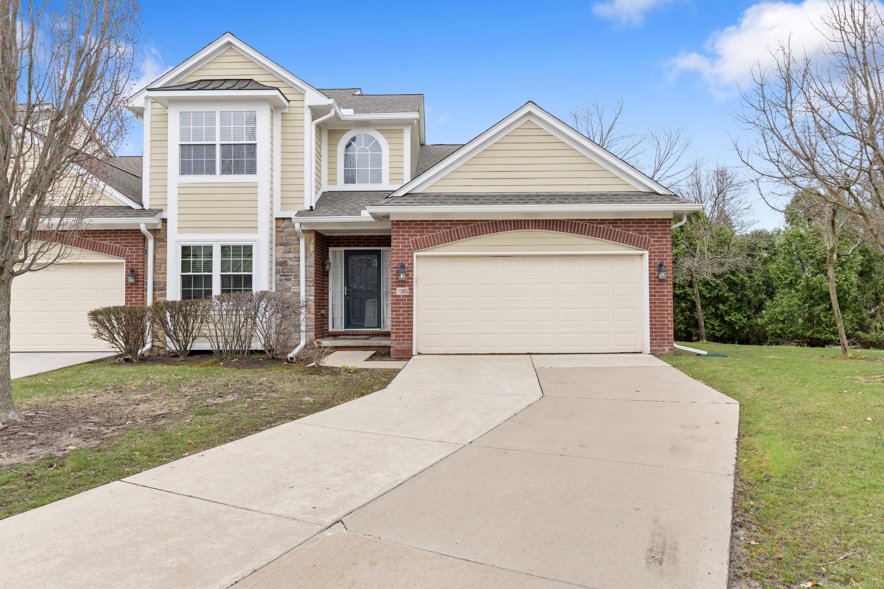 1853 Maple Park Drive E Property Photo