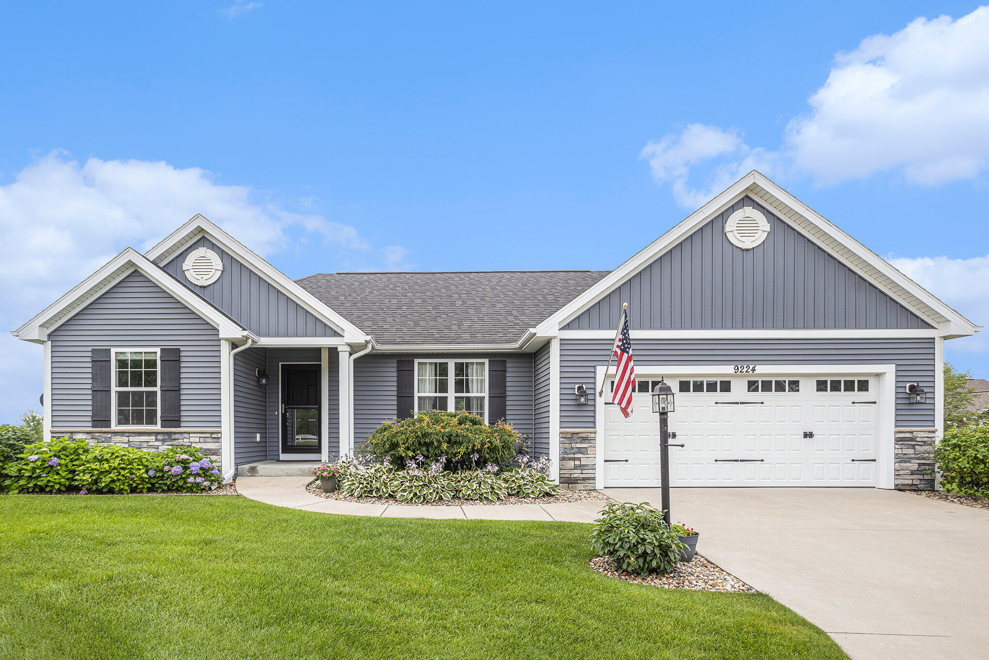 Cottage Point Condominium Real Estate Listings Main Image