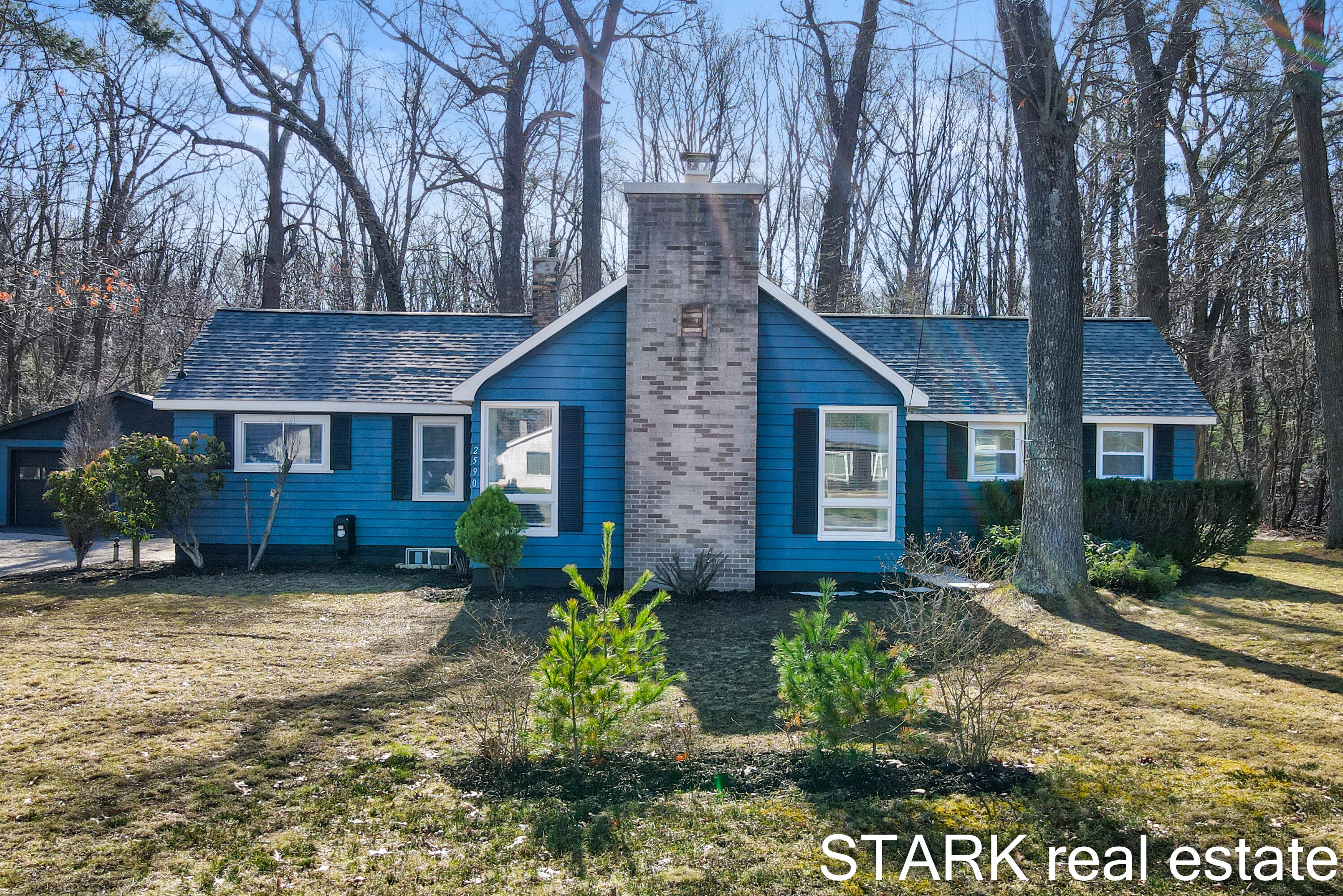 2590 Holton Road Property Photo