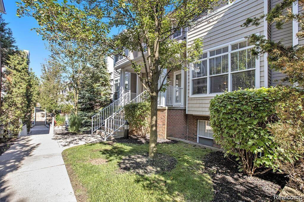 11703 Squiers Boulevard Property Photo