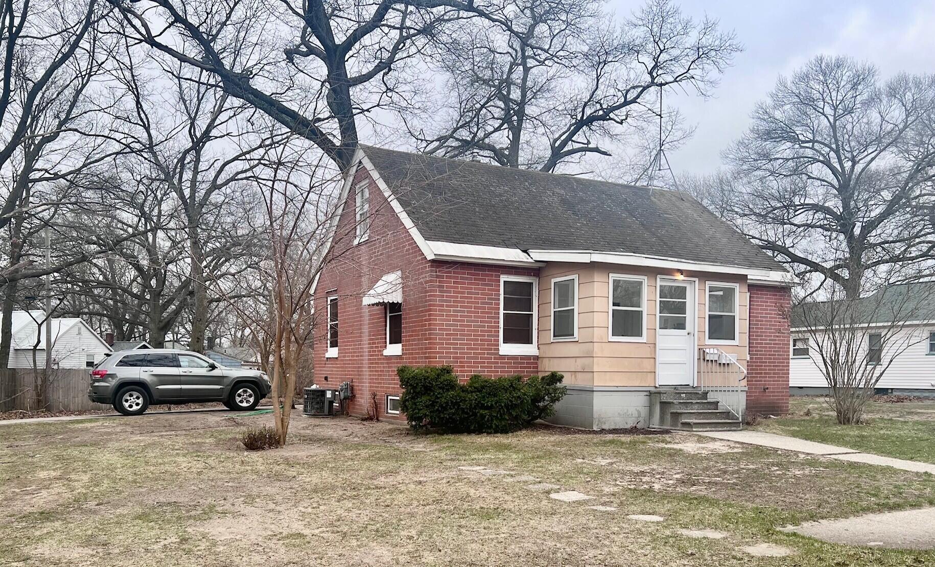 225 E Lincoln Avenue Property Photo