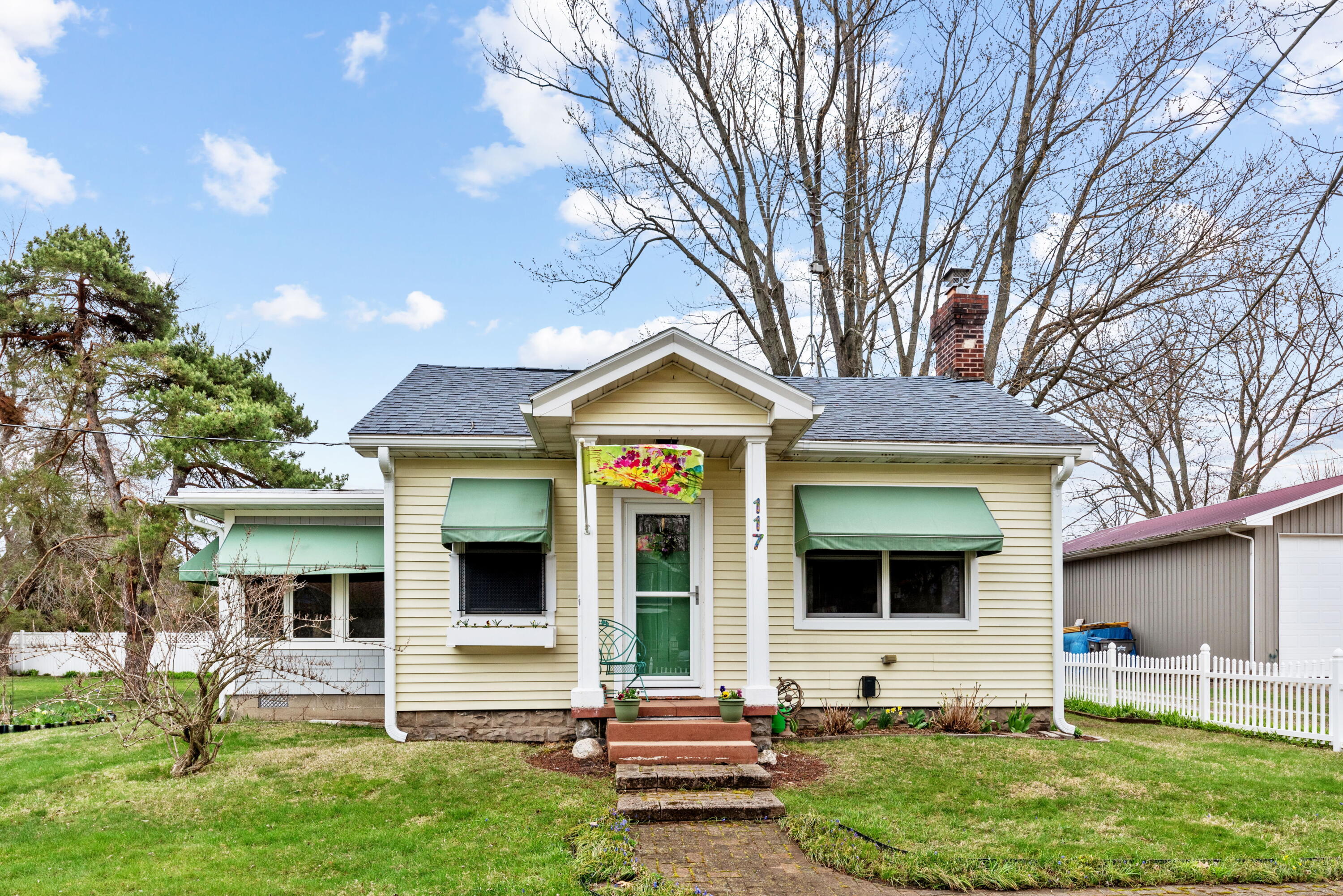 117 S Berrien Street Property Photo
