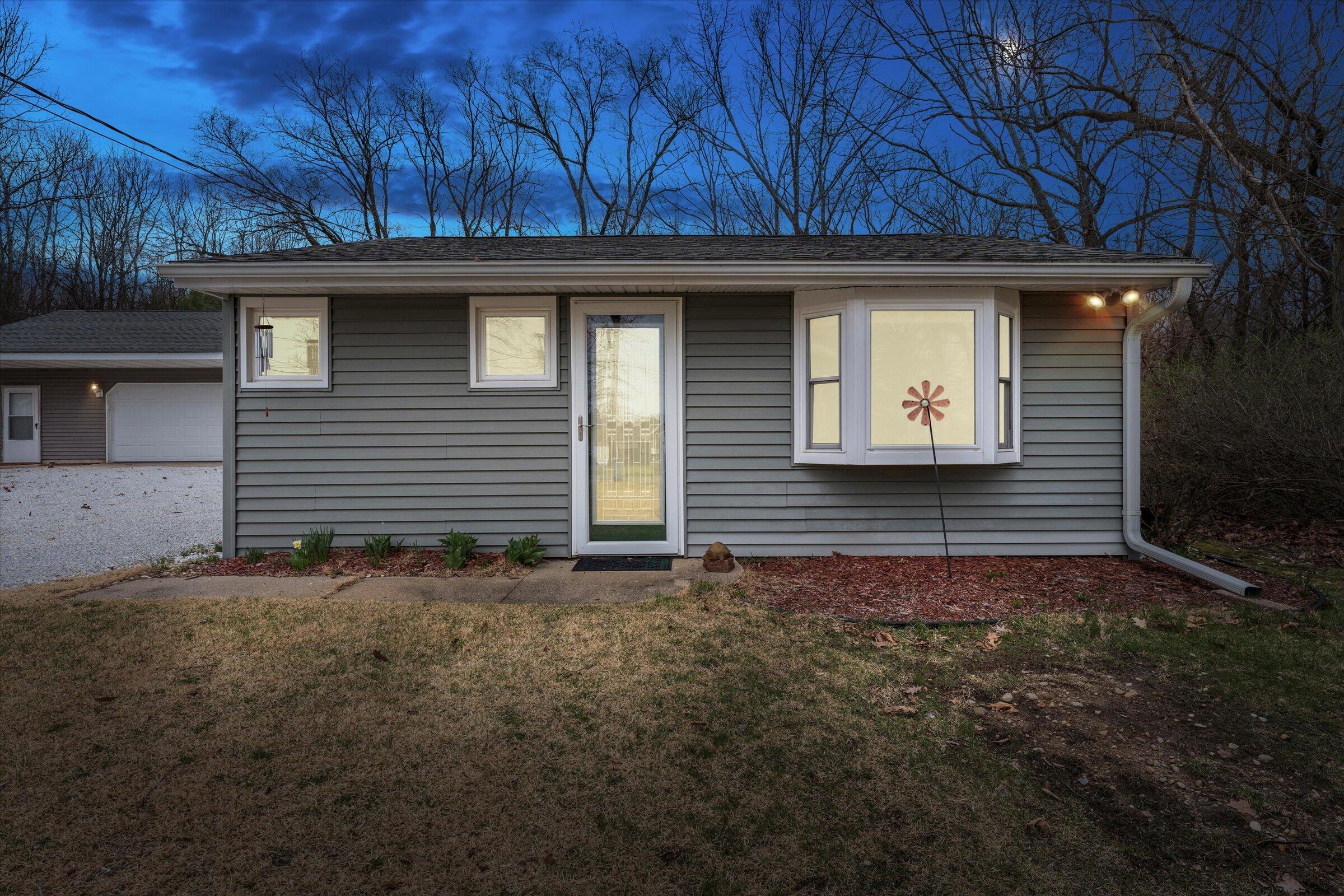 15850 Oak Street Property Photo