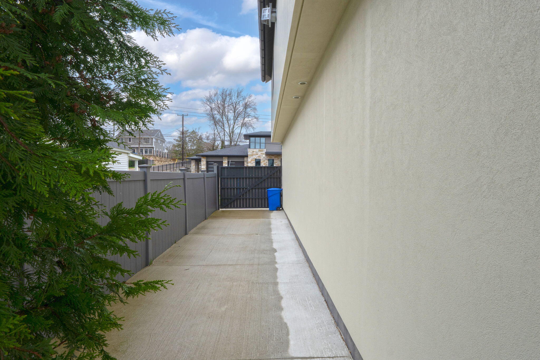 523 Renshaw Street Property Photo 22