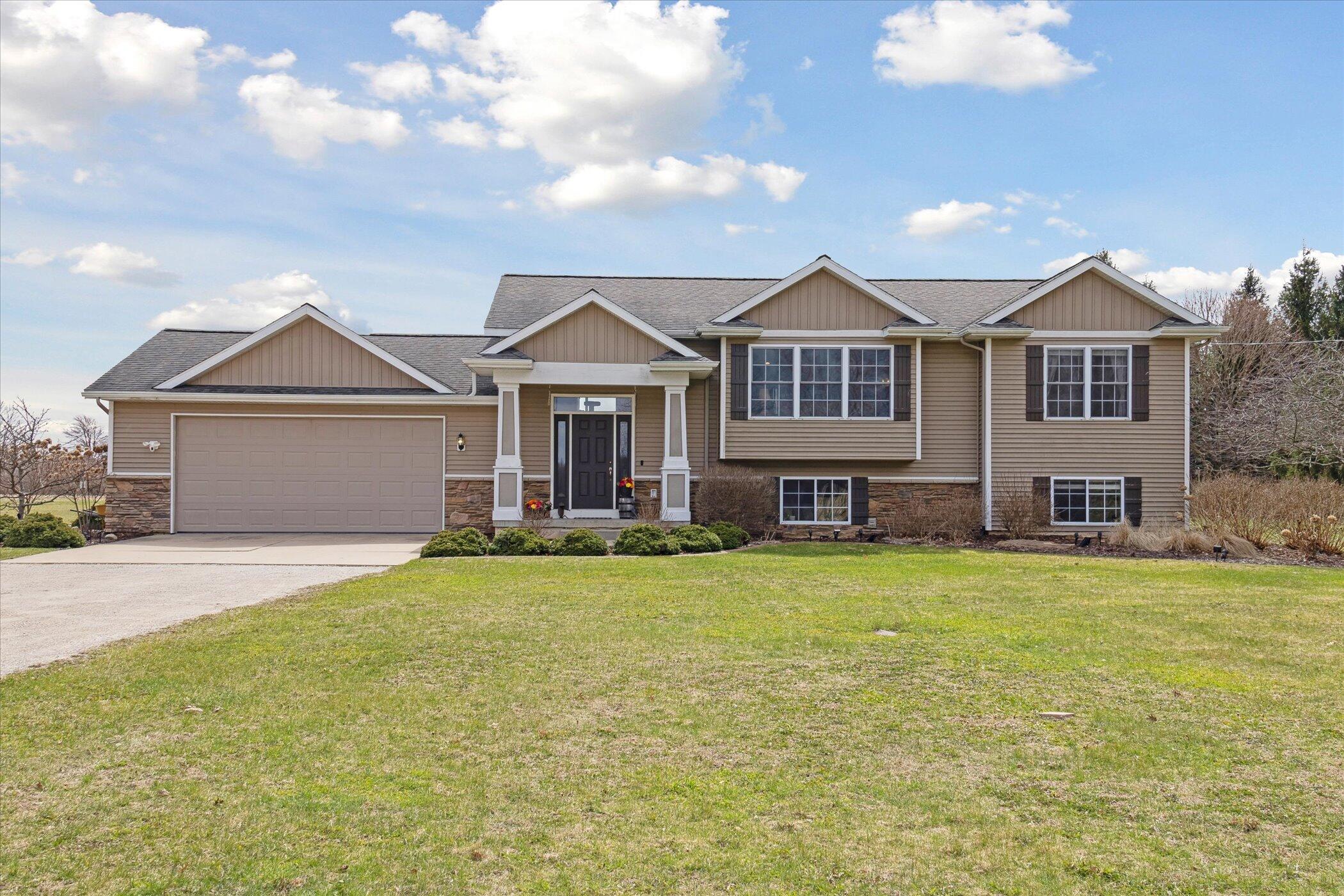 5252 Indian Lakes Road Ne Property Photo
