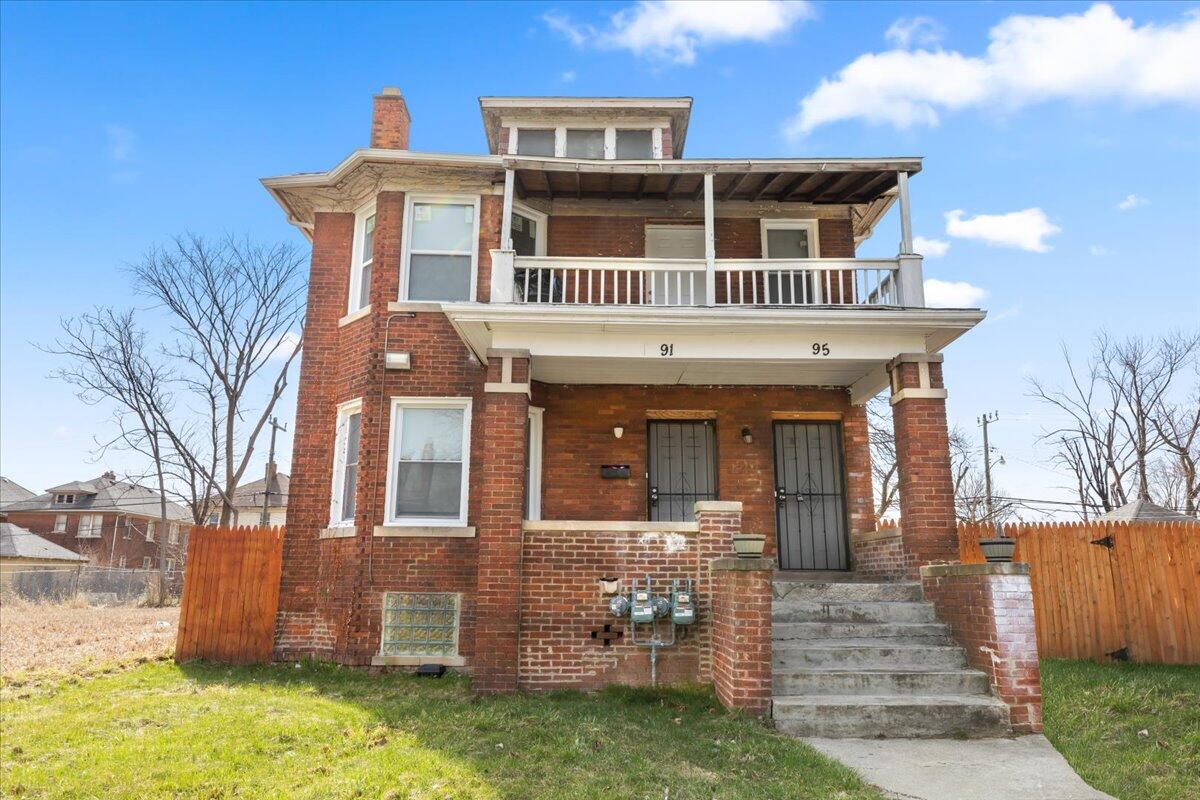 95 Dakota W Property Photo 1