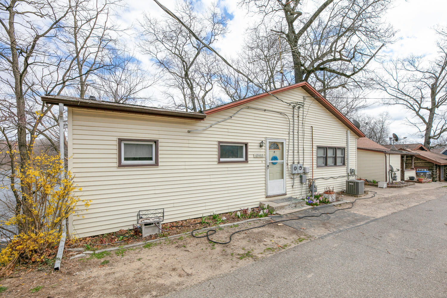69465 High Street Property Photo