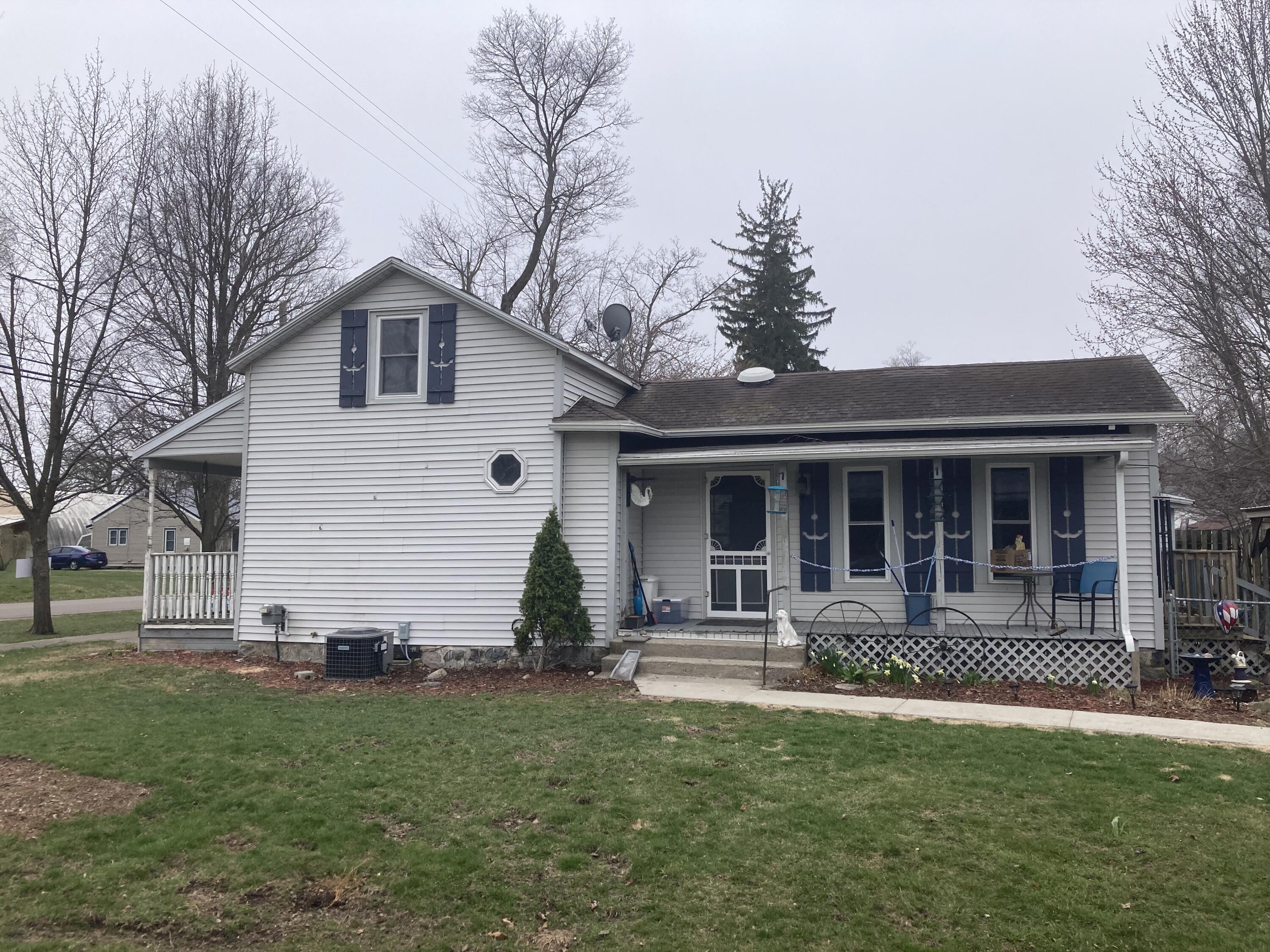 133 E Mill Street Property Photo