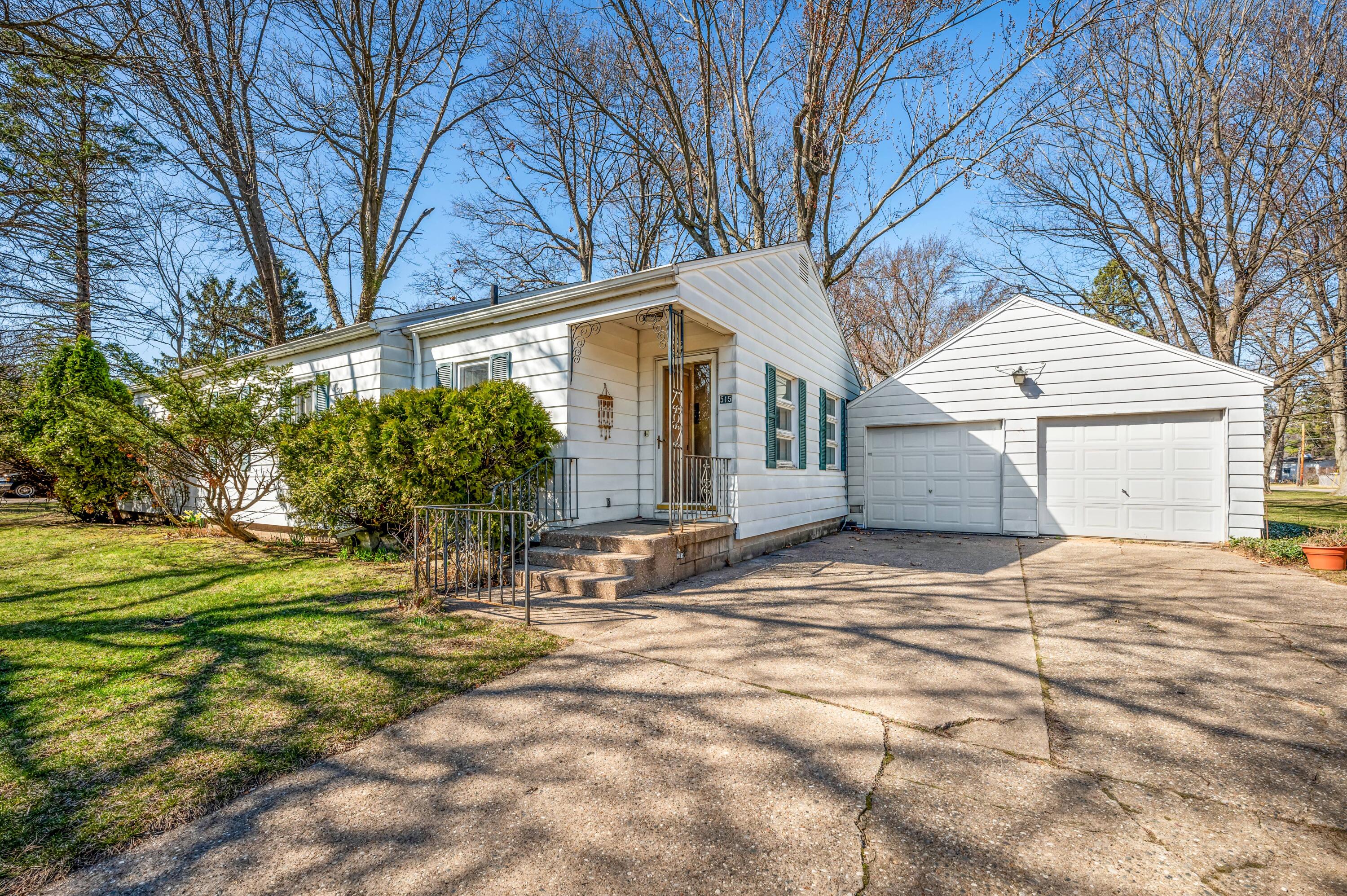 515 Onondaga Road Property Photo