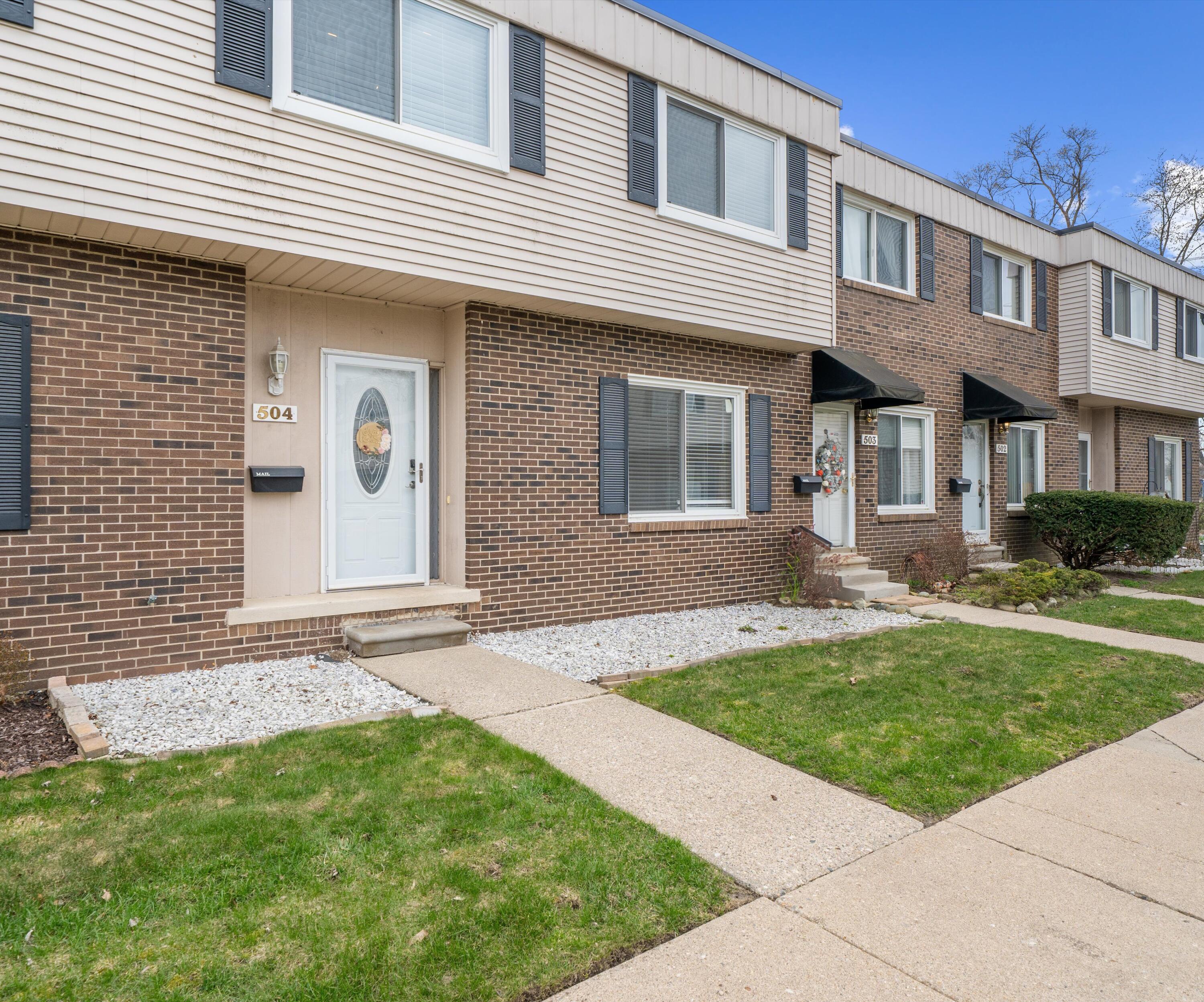 Bellevilla Real Estate Listings Main Image