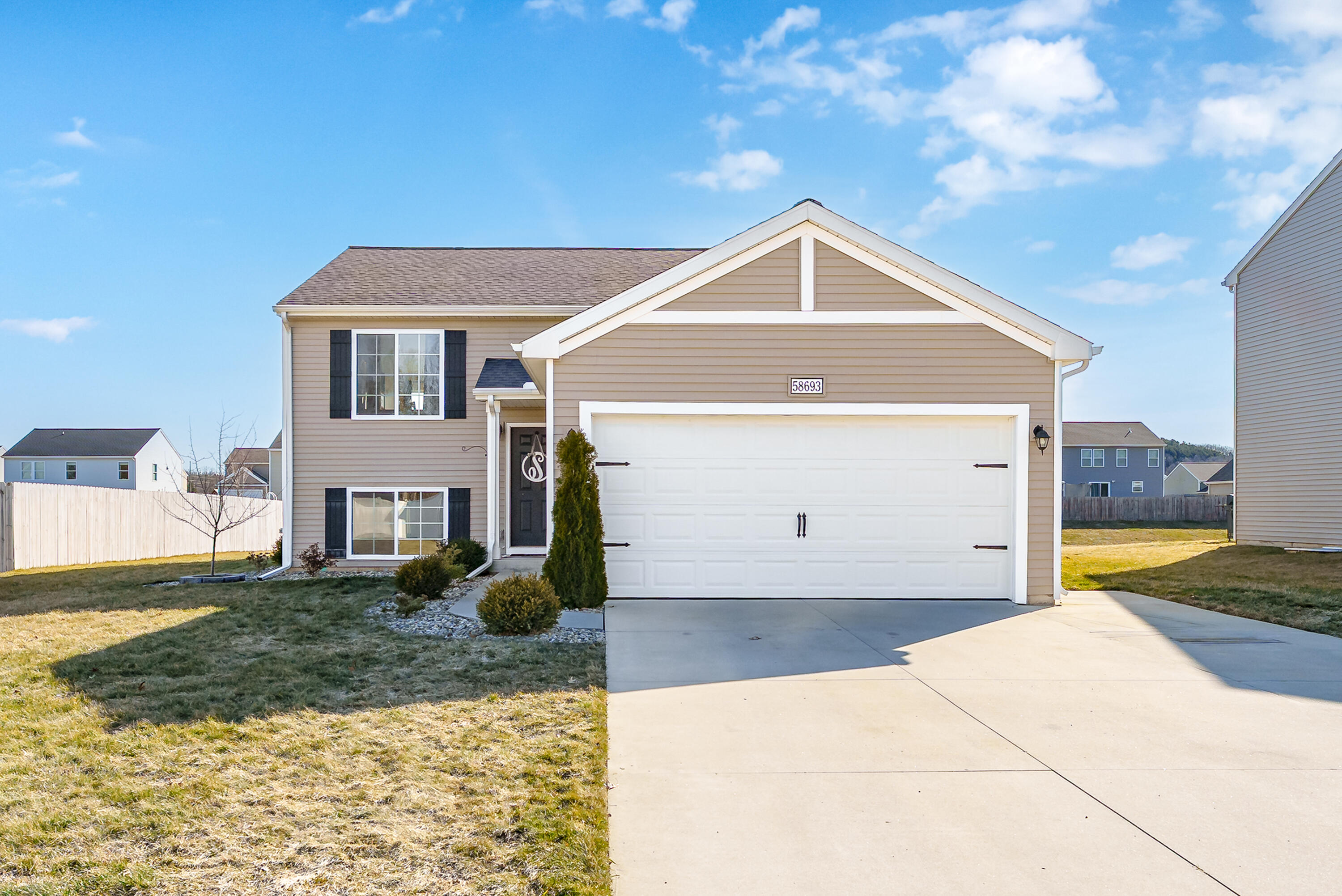 58693 Blue Stem Circle Property Photo