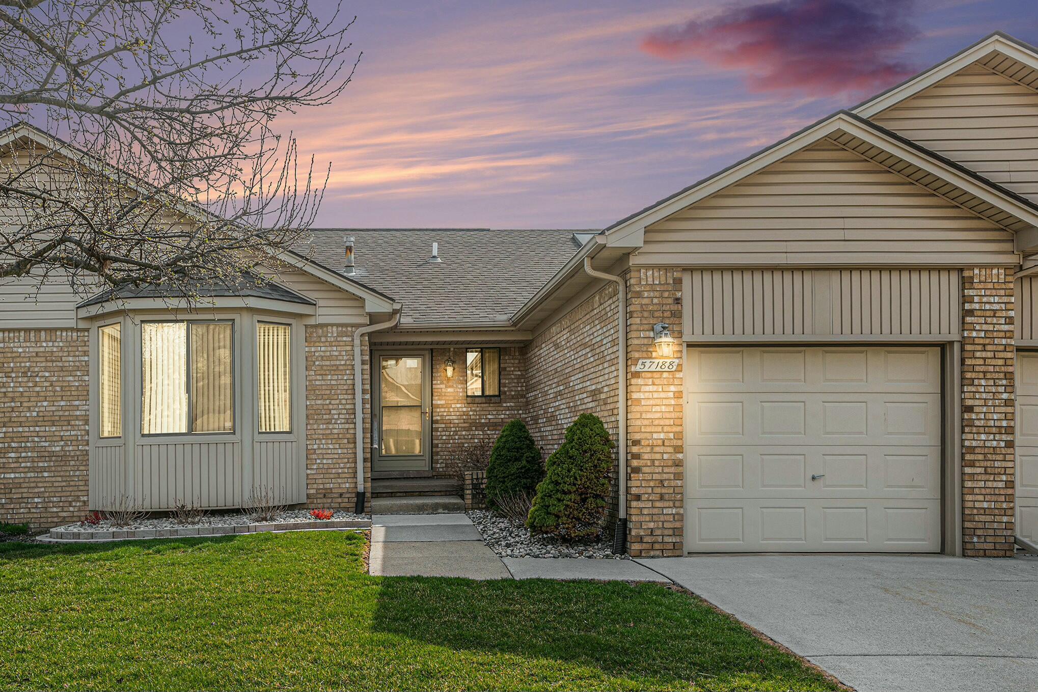 57188 Silver Maple Property Image