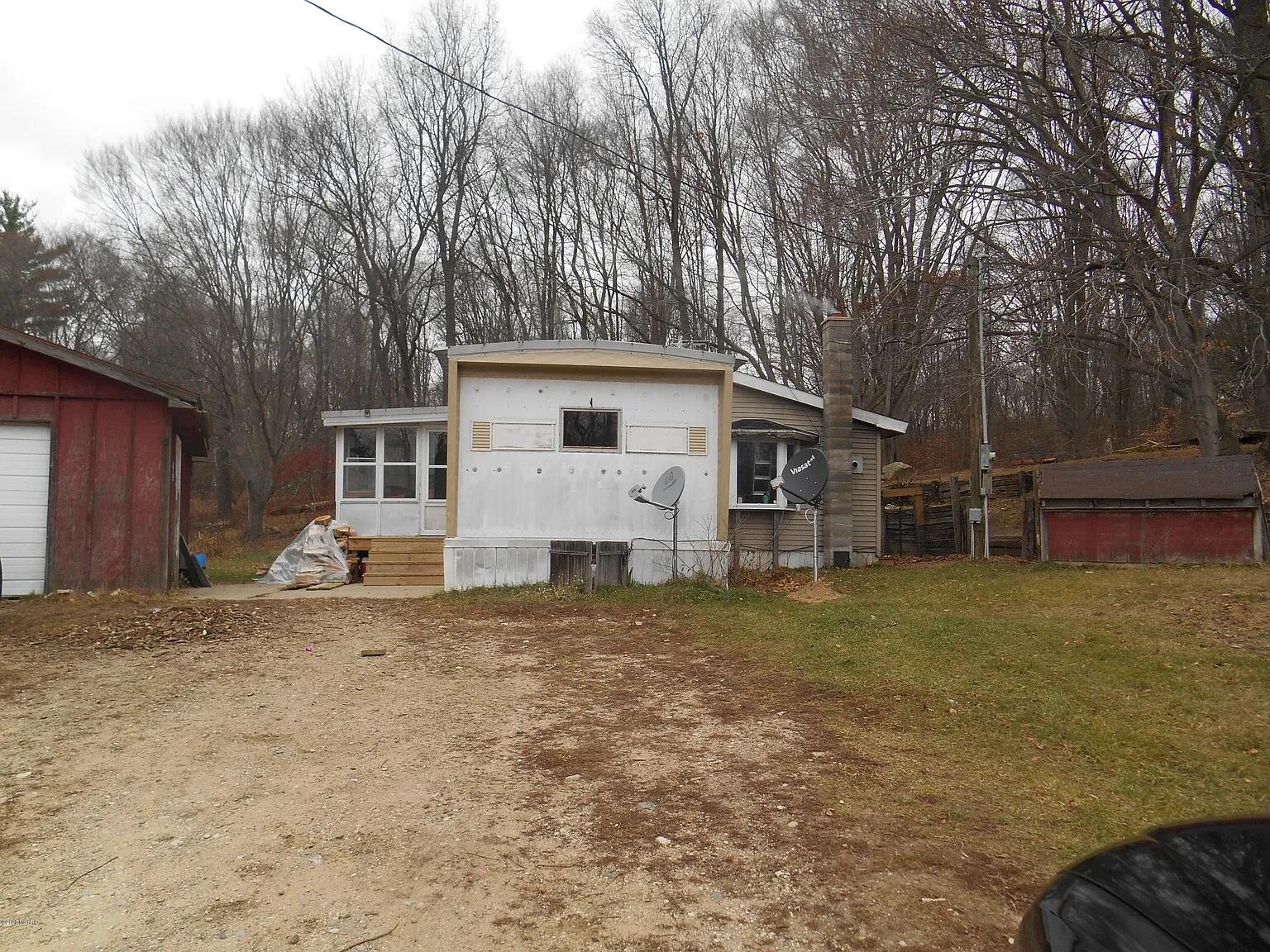 6155 E 7 Mile Road Property Photo