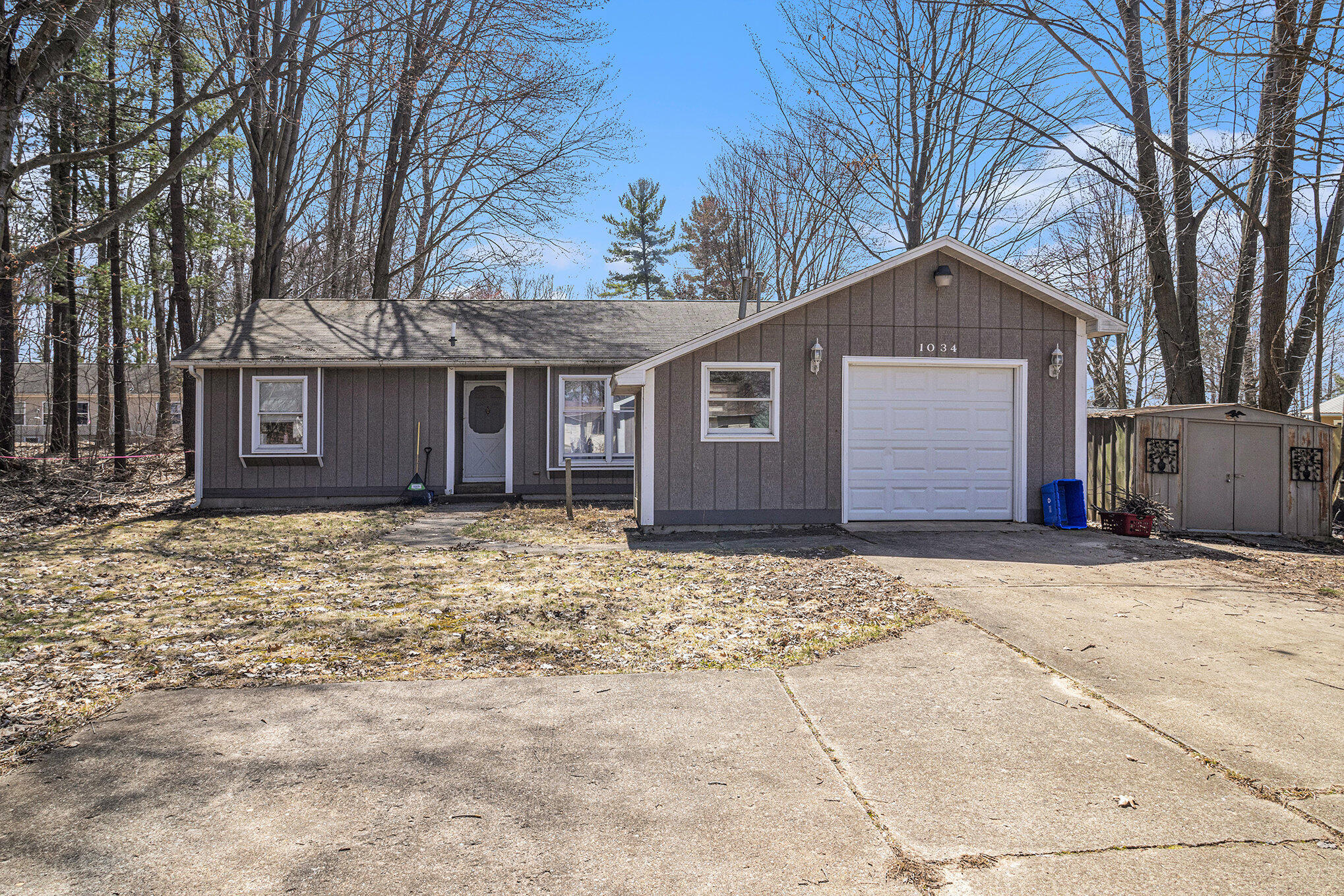 1034 Leo Street Property Photo