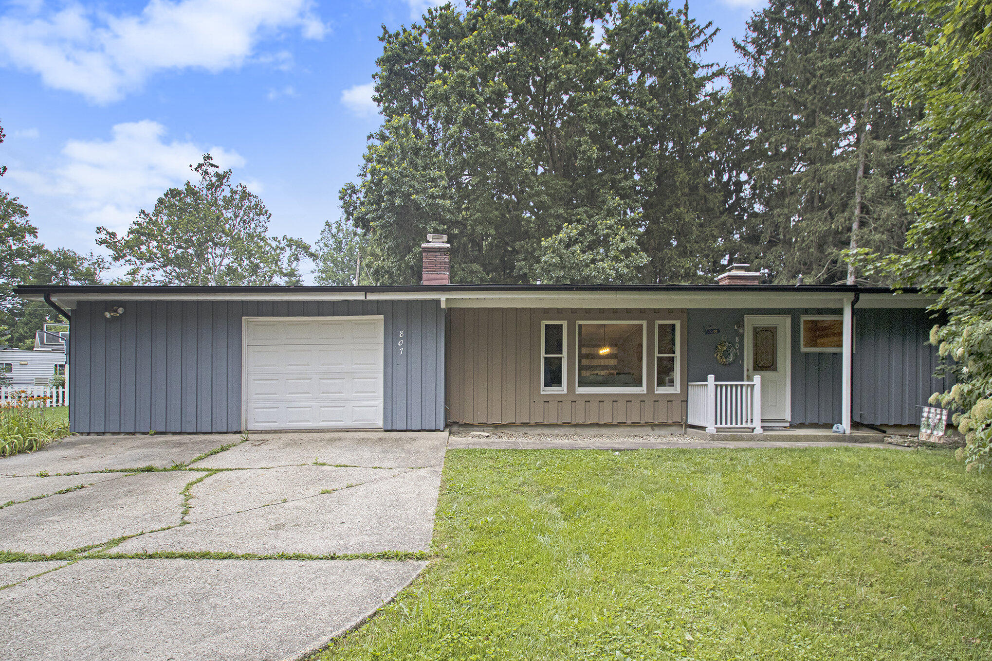 807 Tomahawk Lane Property Photo
