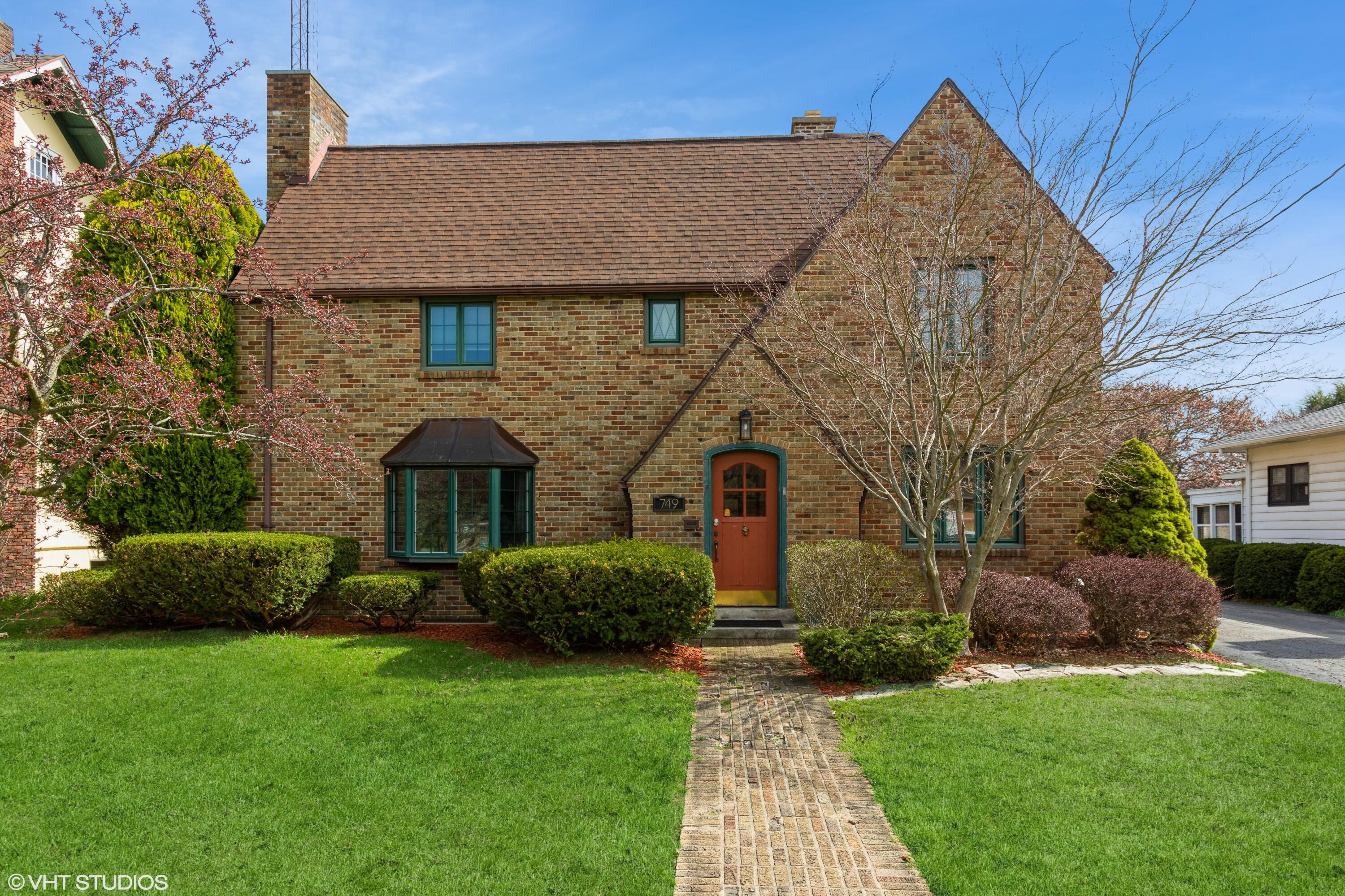 749 Pipestone Street Property Photo