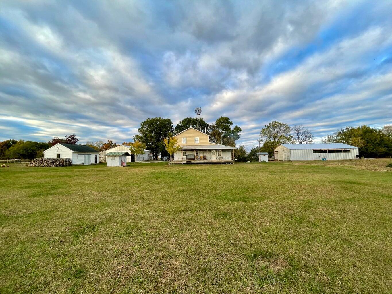 Reading Real Estate Listings Main Image