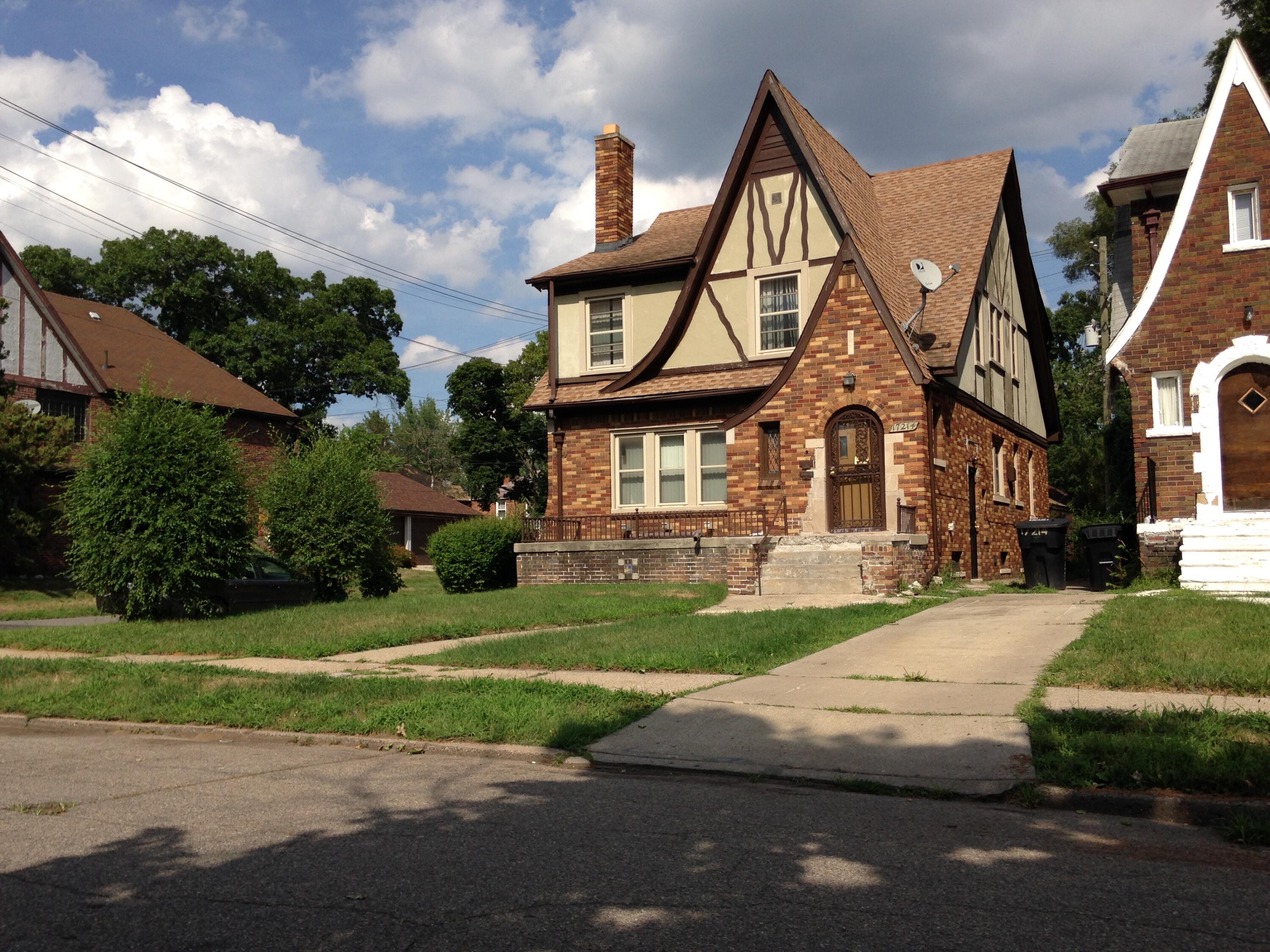 17214 Roselawn Street Property Photo