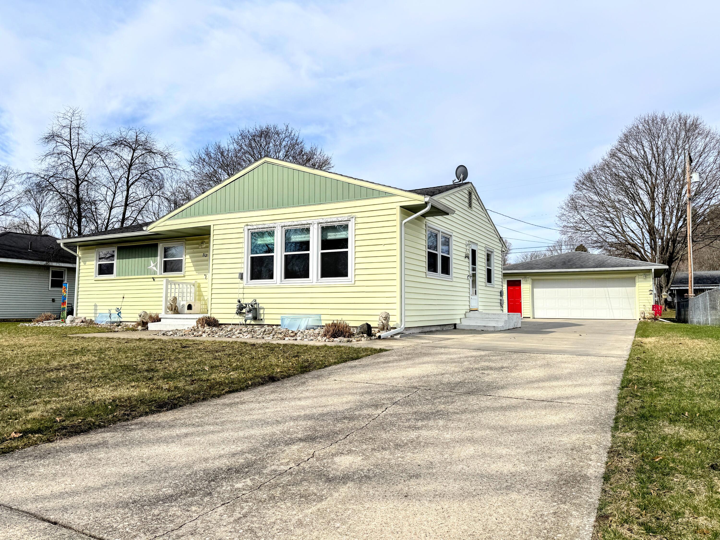 712 Lilac Avenue Property Photo