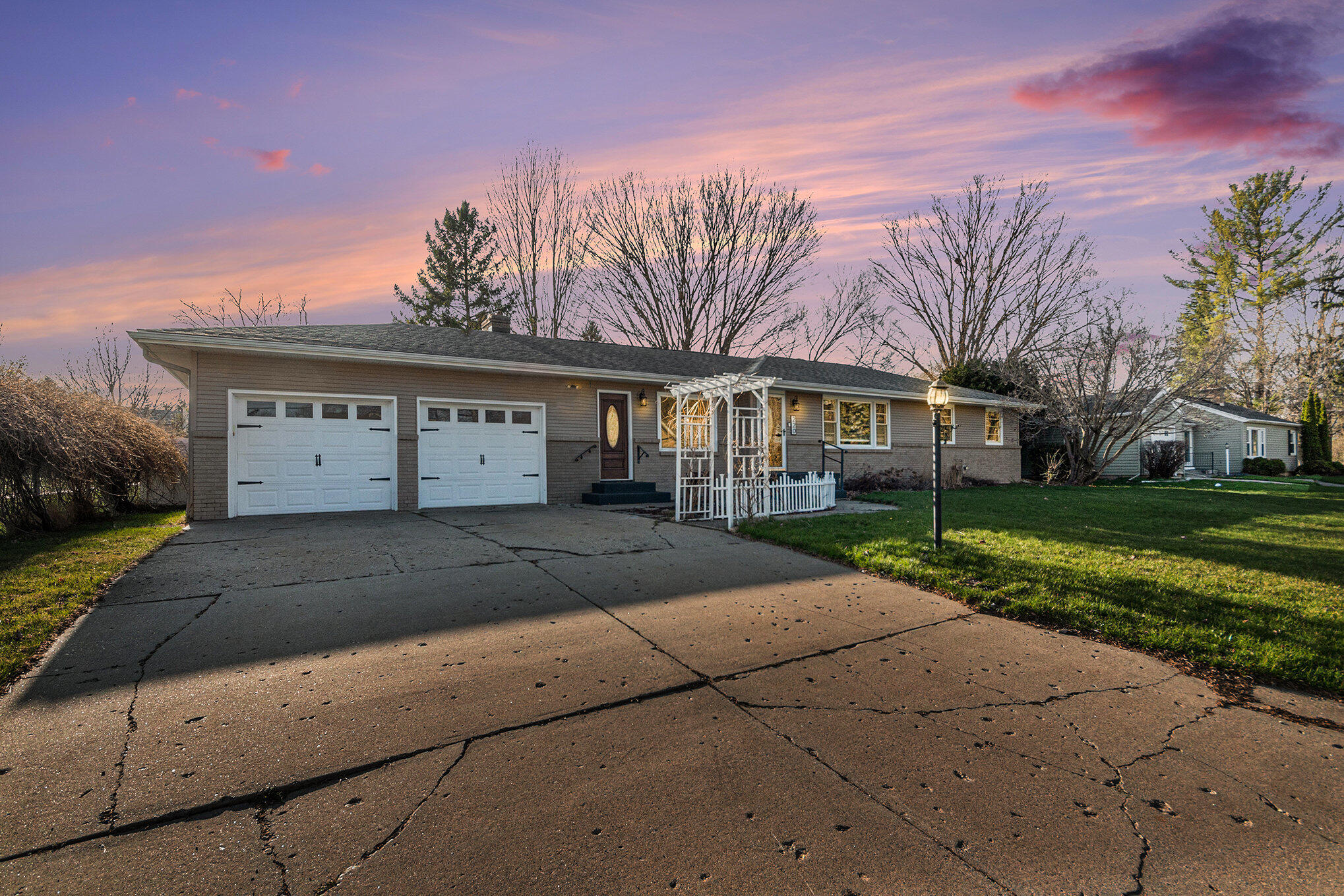 220 S Maple Street Se Property Photo