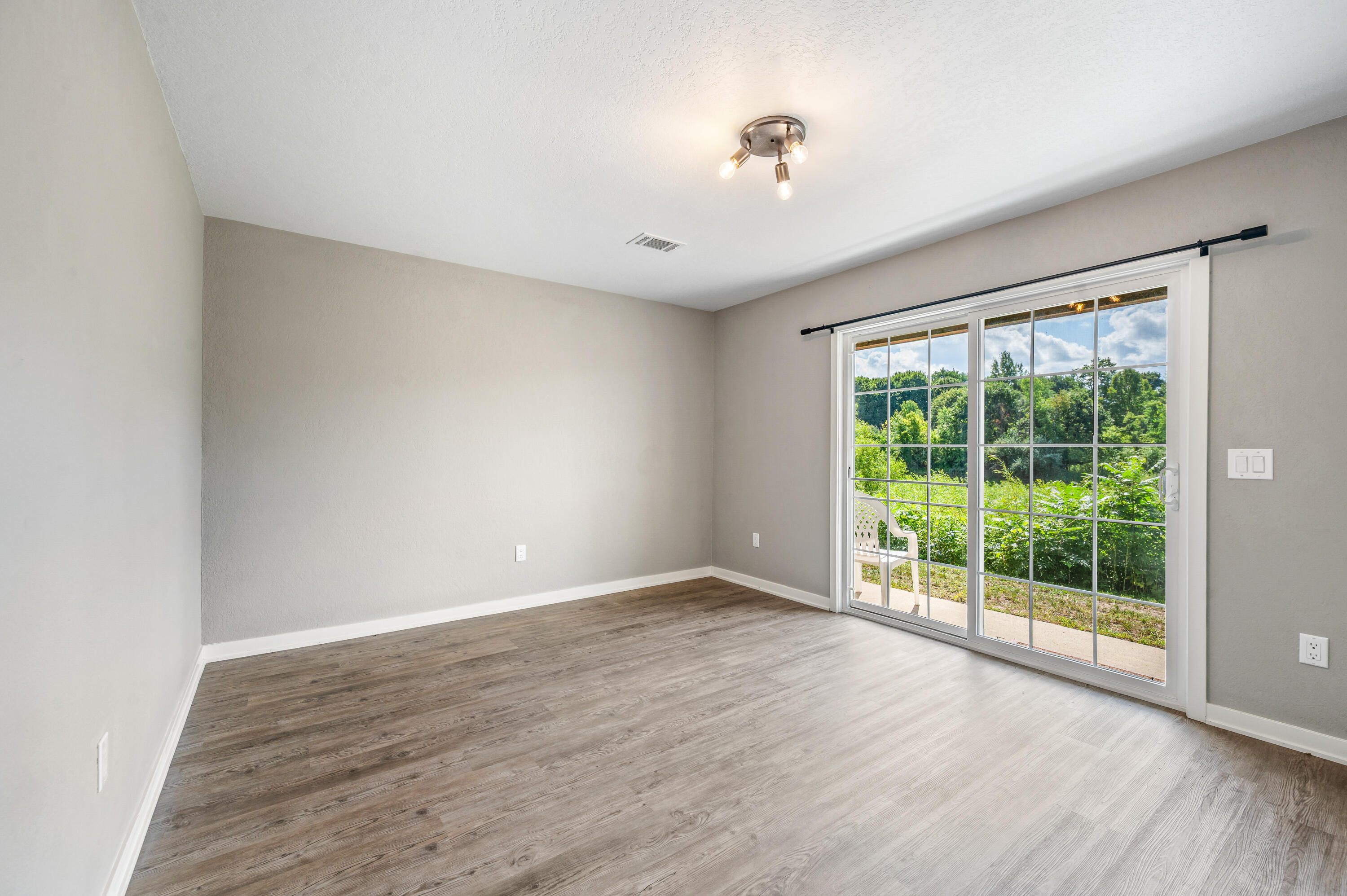 713 Tioga Park Property Photo 19