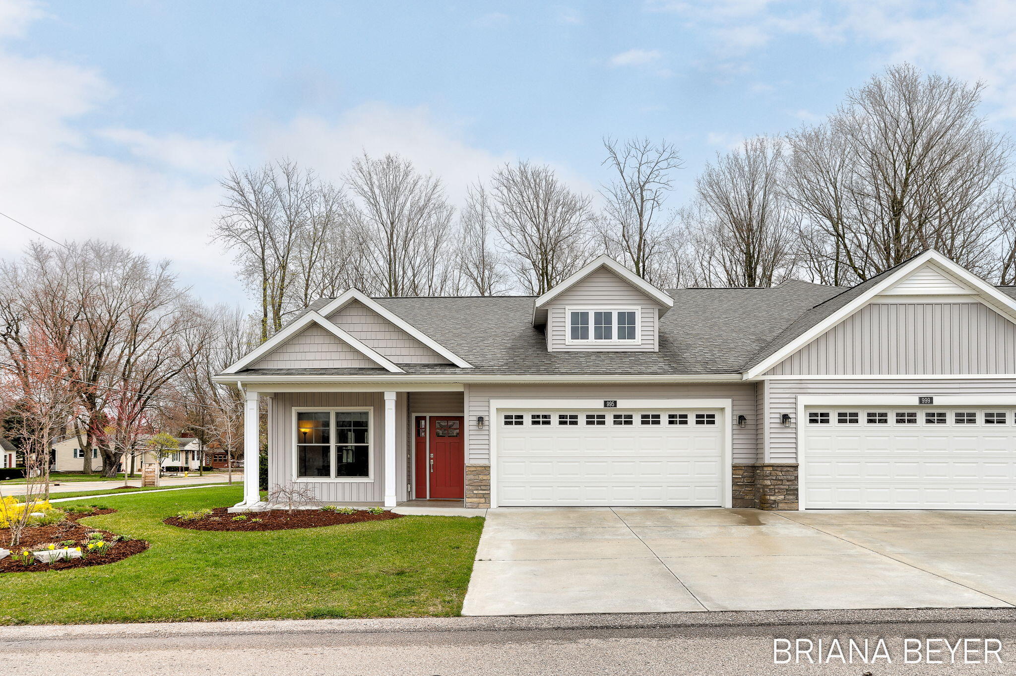 995 Maplewood Court Property Photo