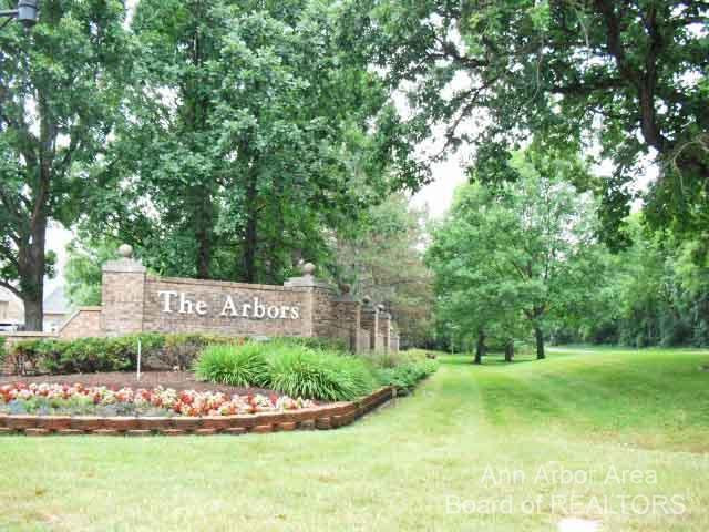 4299 Pine Ridge Court Property Photo