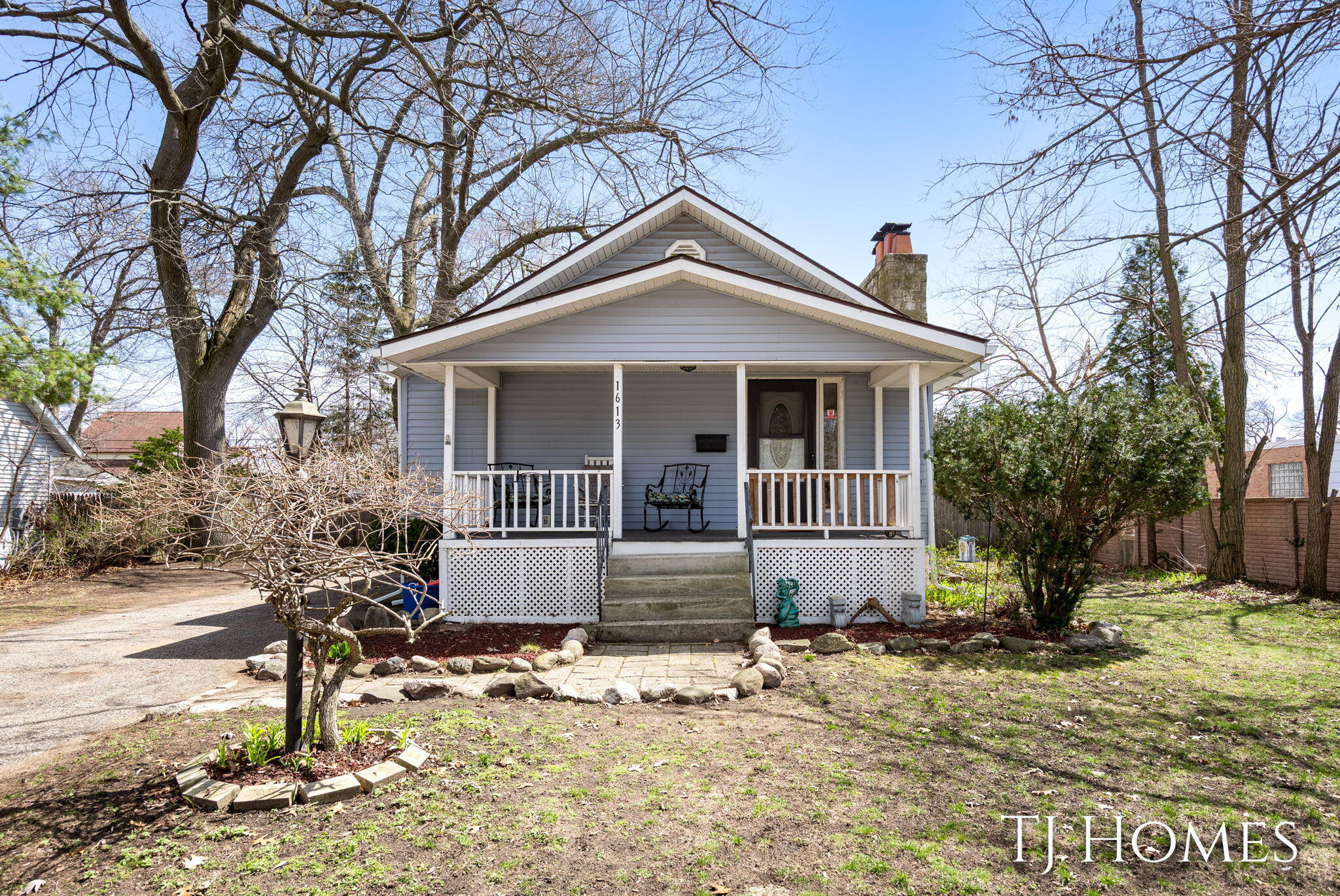 1613 Moulton Avenue Property Photo