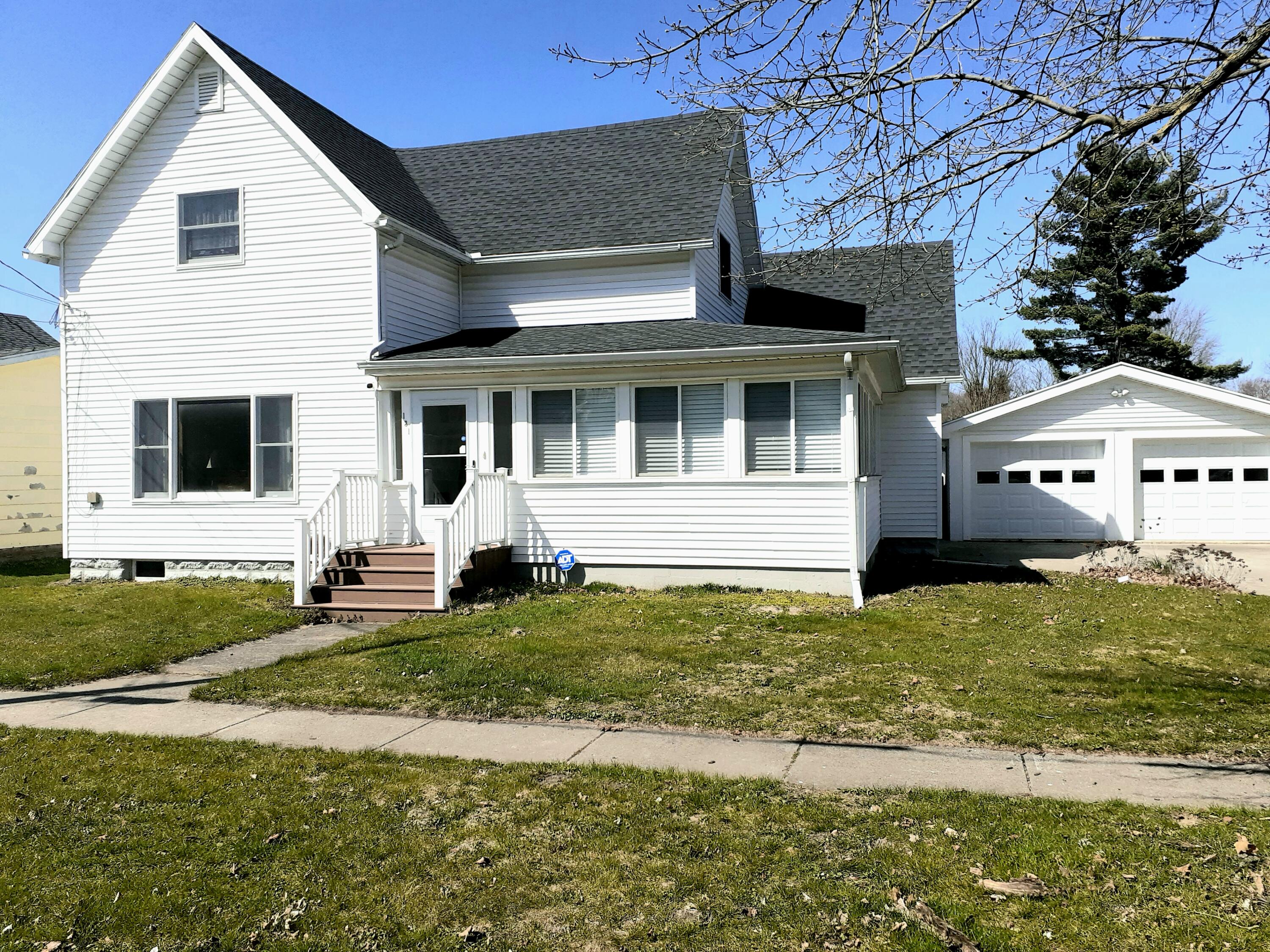 131 E Oak Street Property Photo