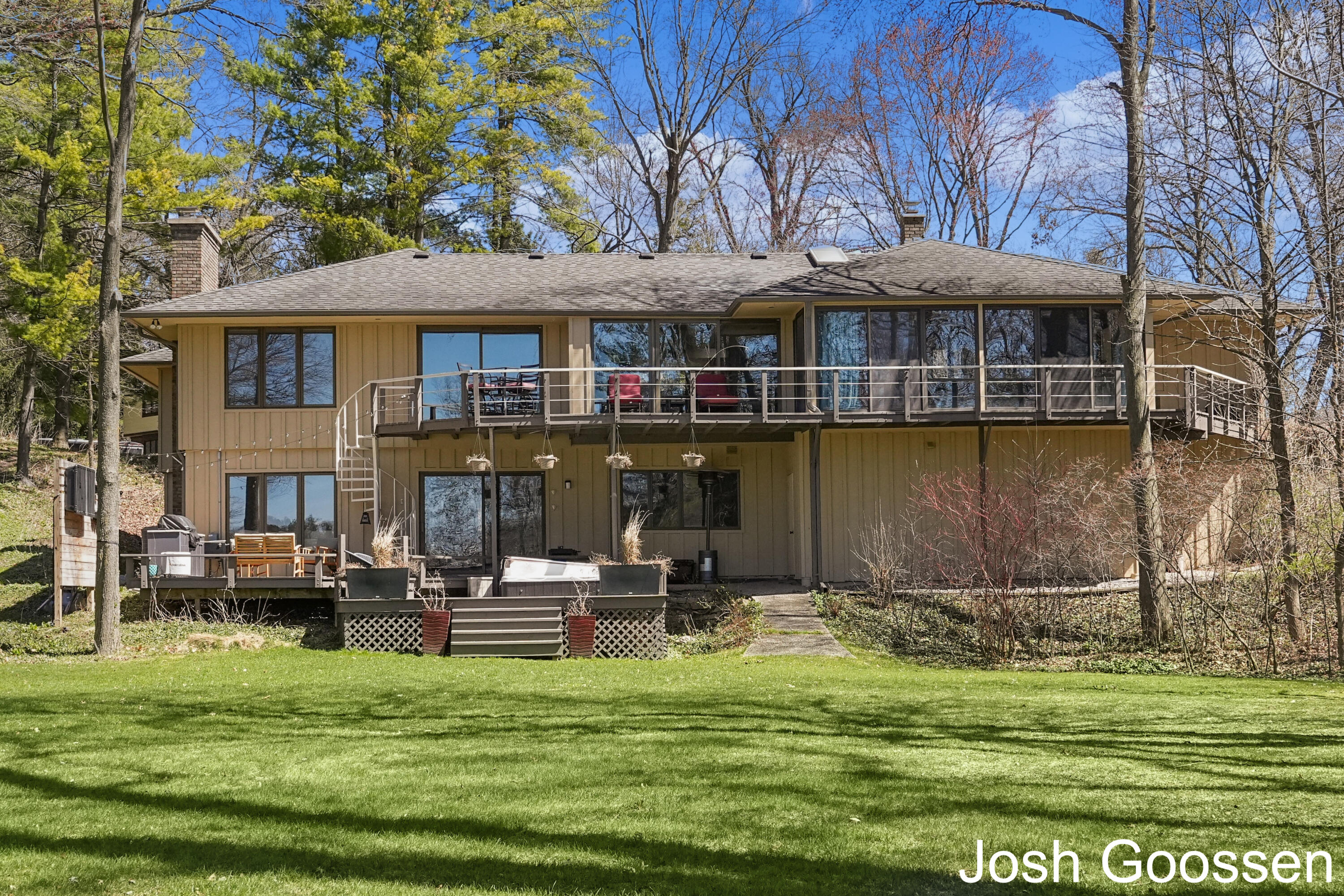 1901 Forest Shores Drive Se Property Photo 1