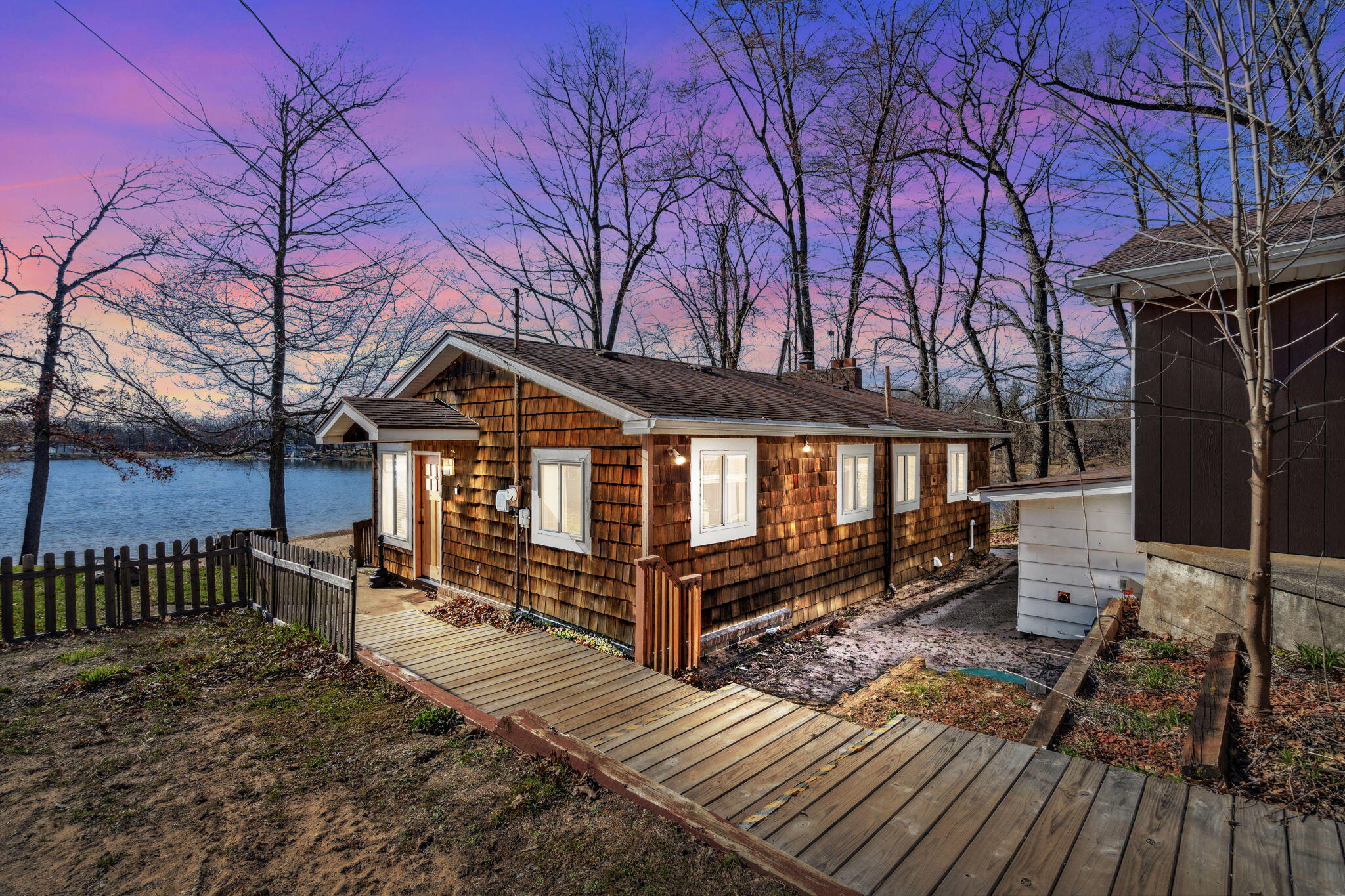 12091 N Lake Street Property Photo