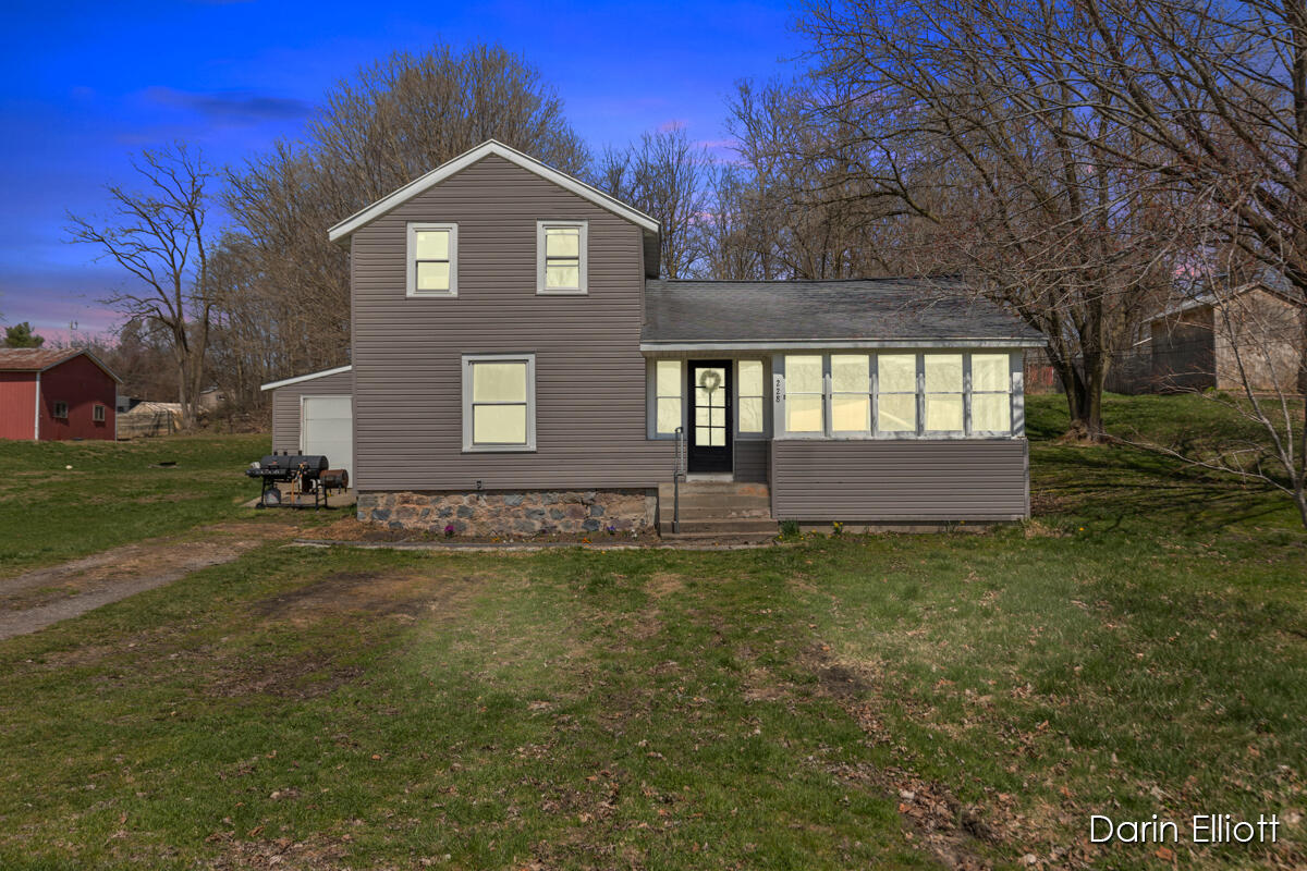 228 E Railroad Street Property Photo