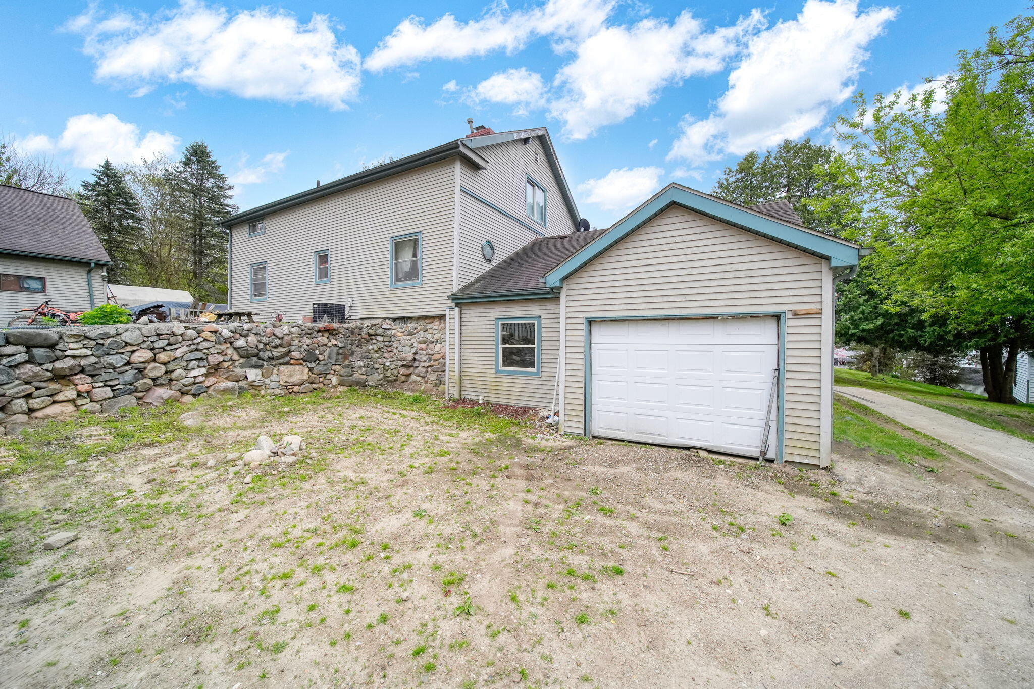 8825 Mills Road Property Photo