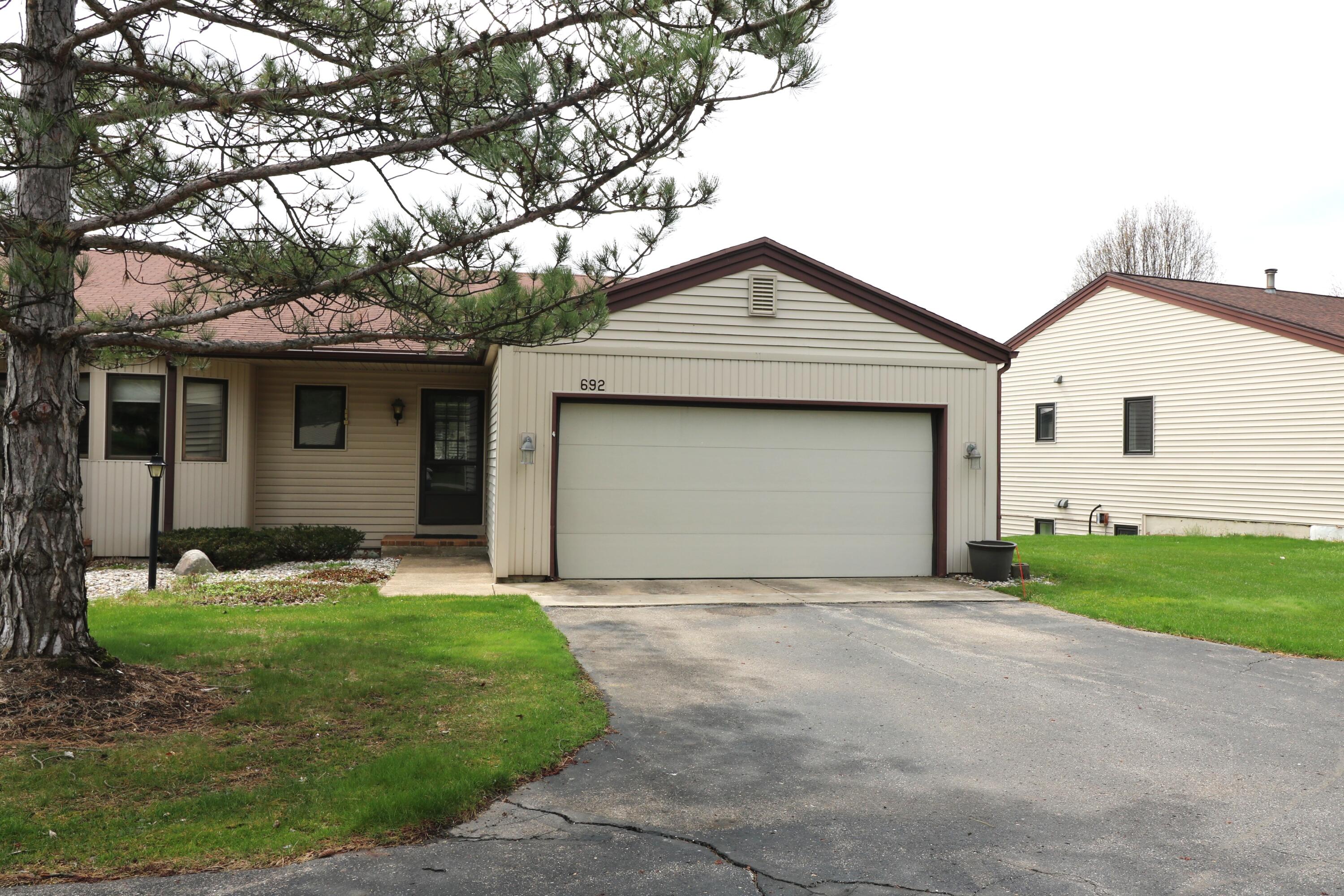692 Amberwood Drive Se, 10 Property Photo