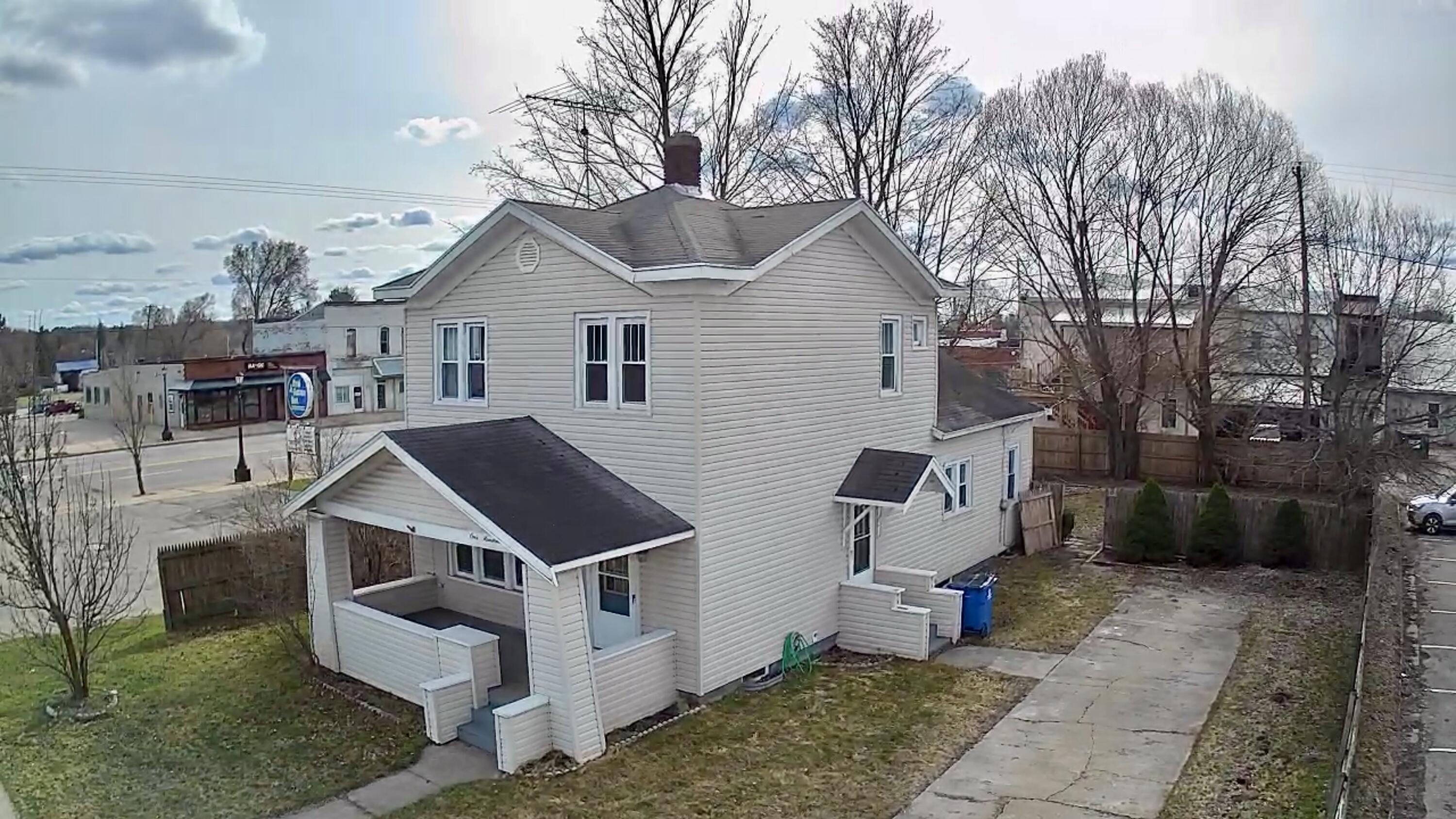 111 N River Street Property Photo
