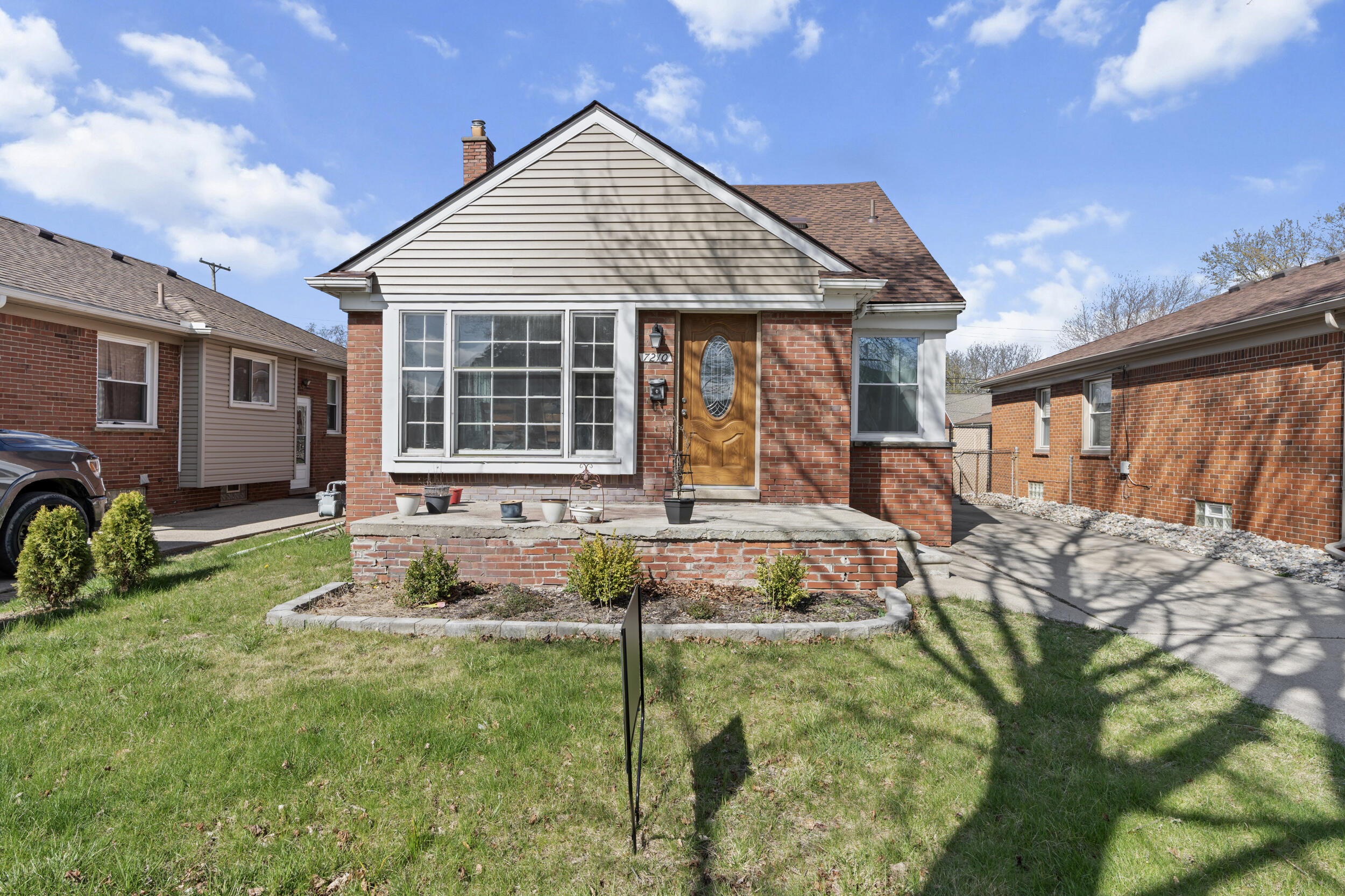 7210 Buckingham Avenue Property Photo