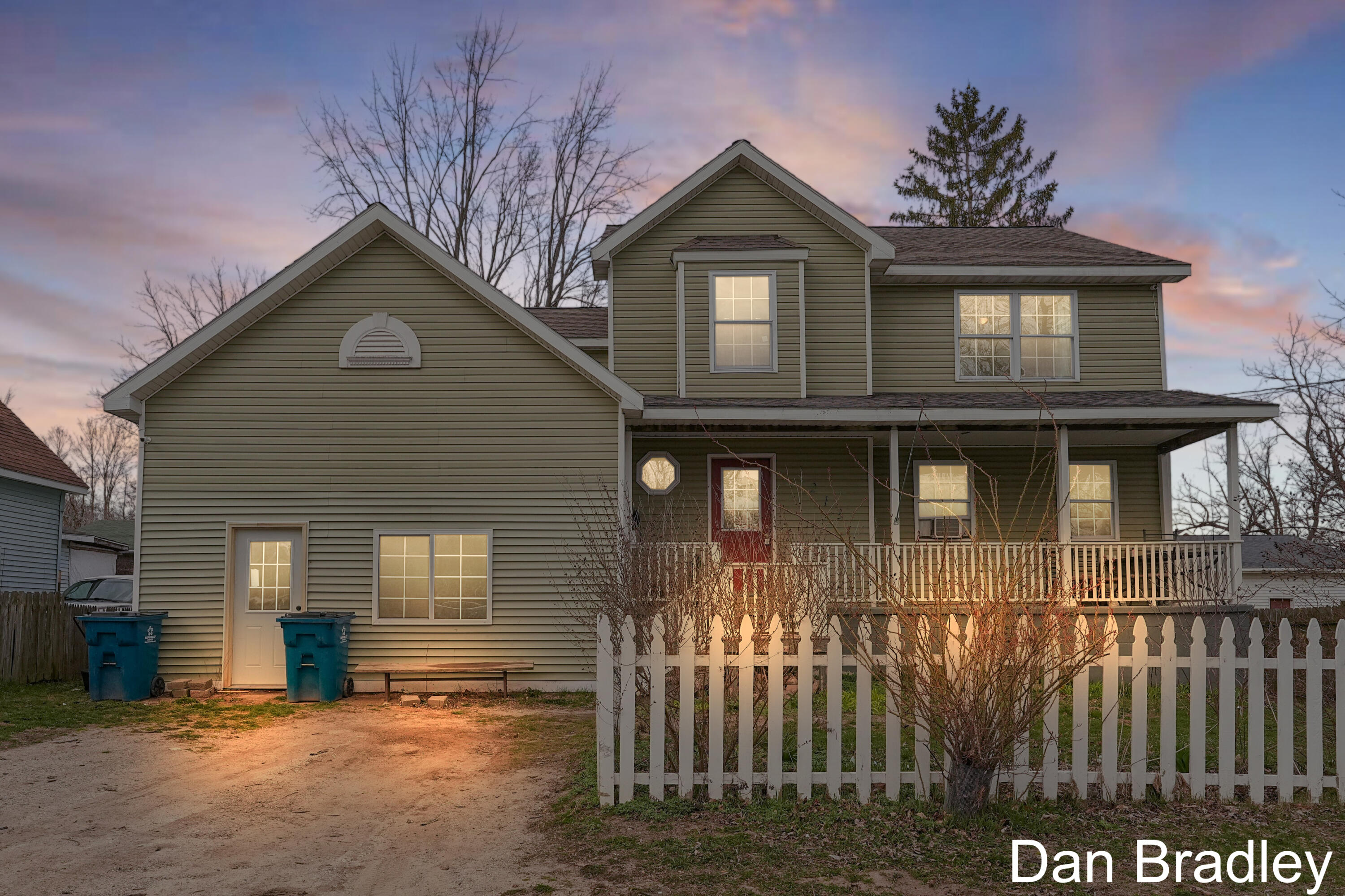 213 E Lake Street Property Photo