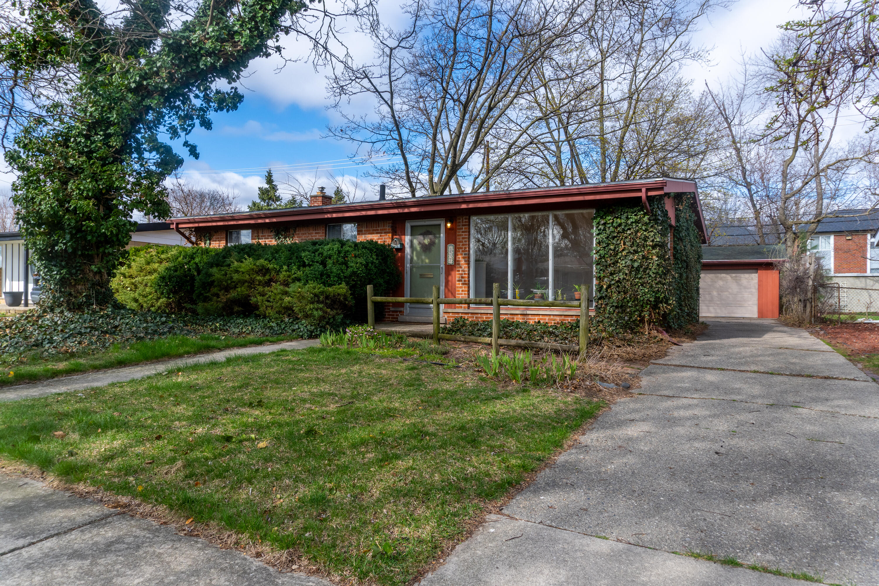 8537 Mercedes Property Photo 1