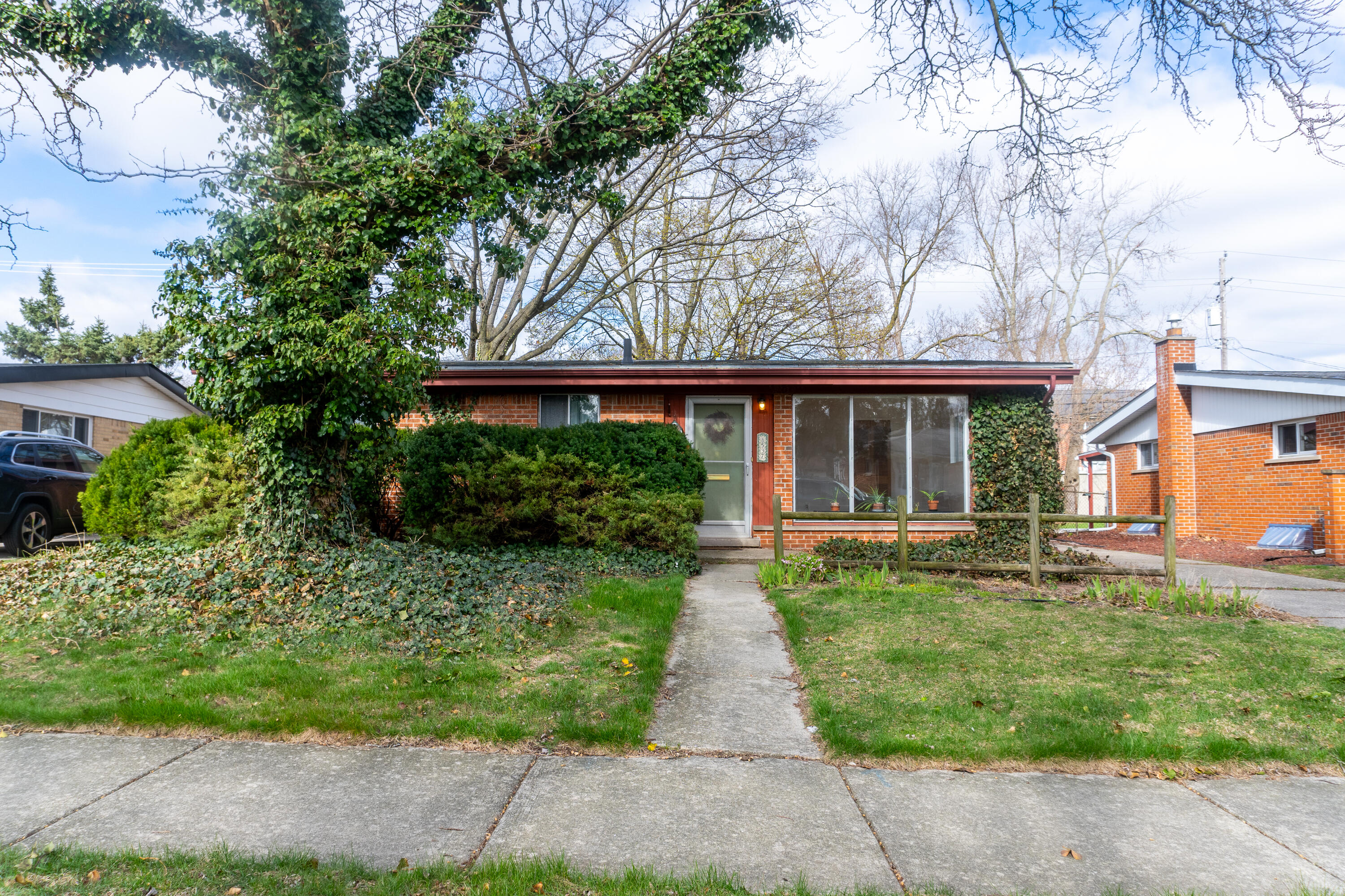 8537 Mercedes Property Photo 2